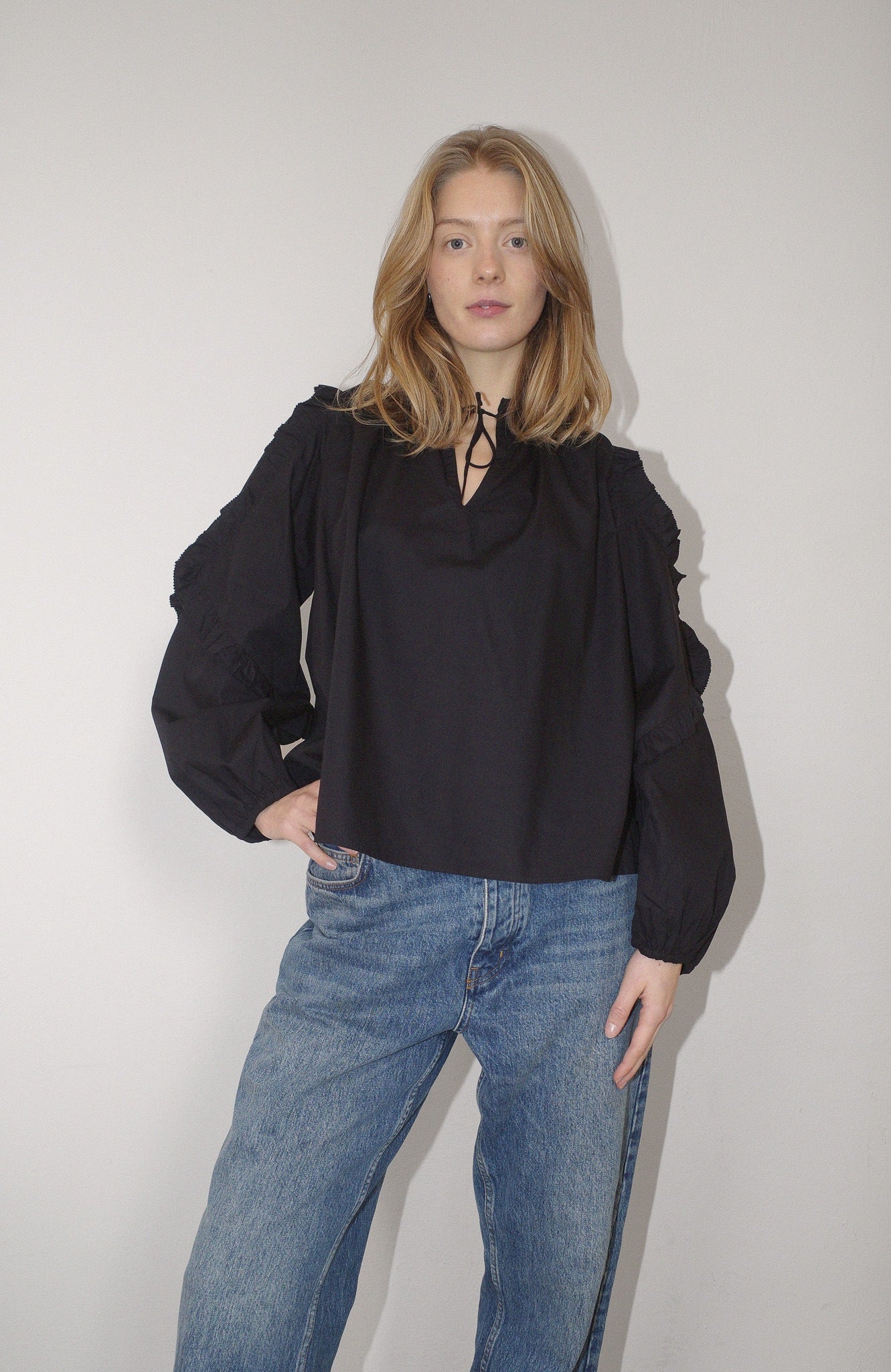 Boii Studios black shirt M