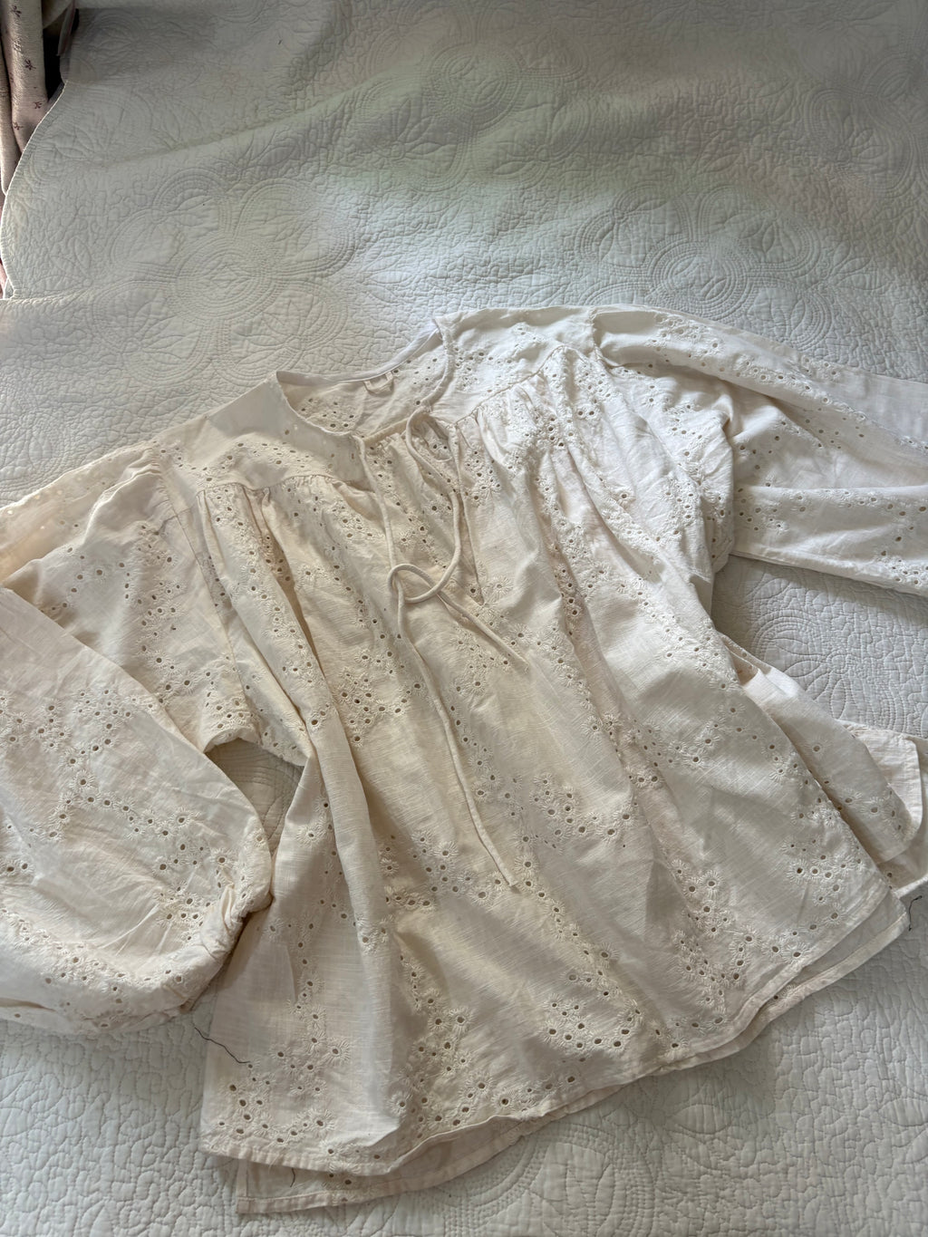 Kay/day embroidered top M/L