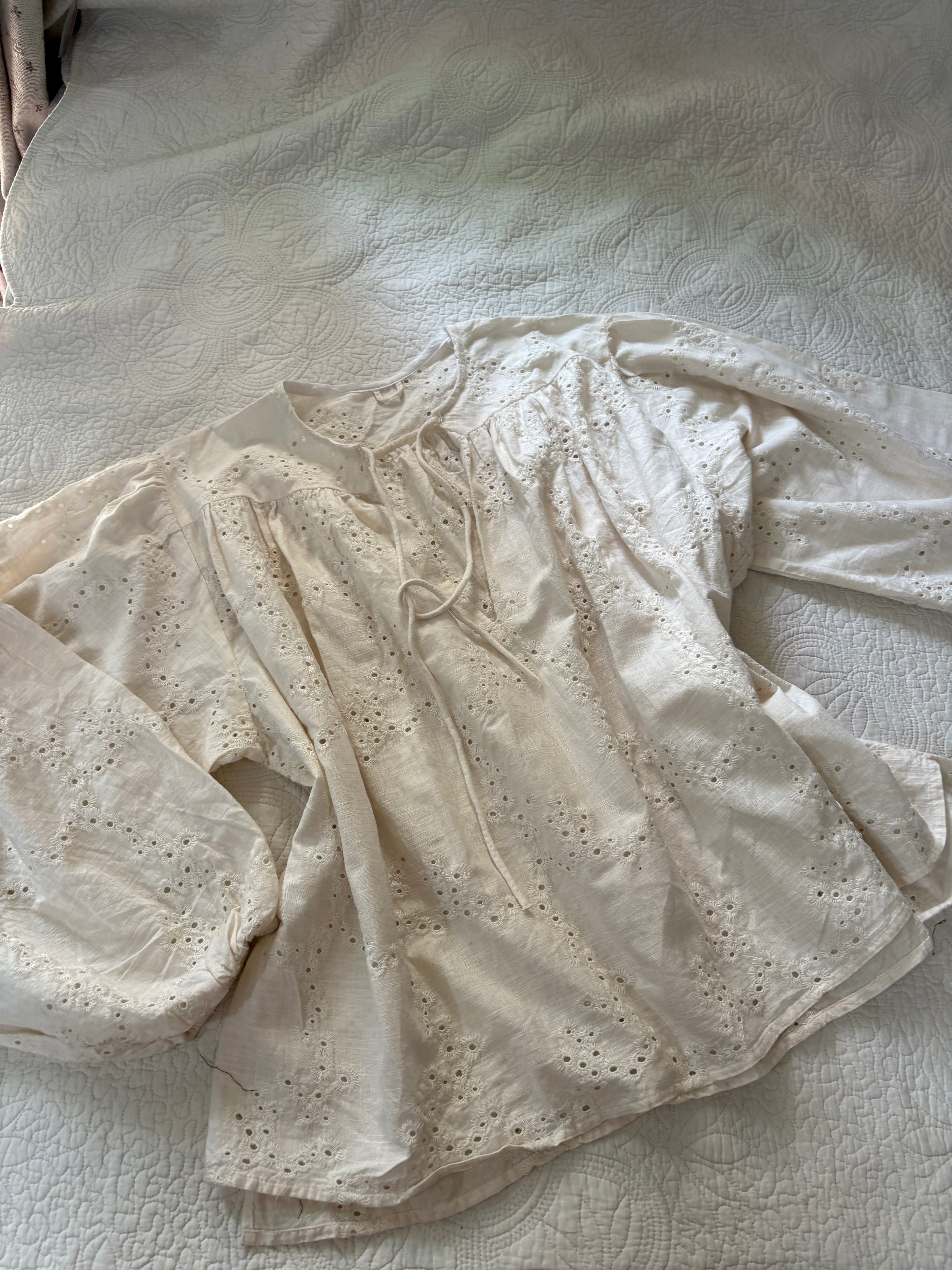 Kay/day embroidered top M/L