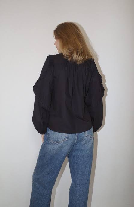 Boii Studios black shirt M
