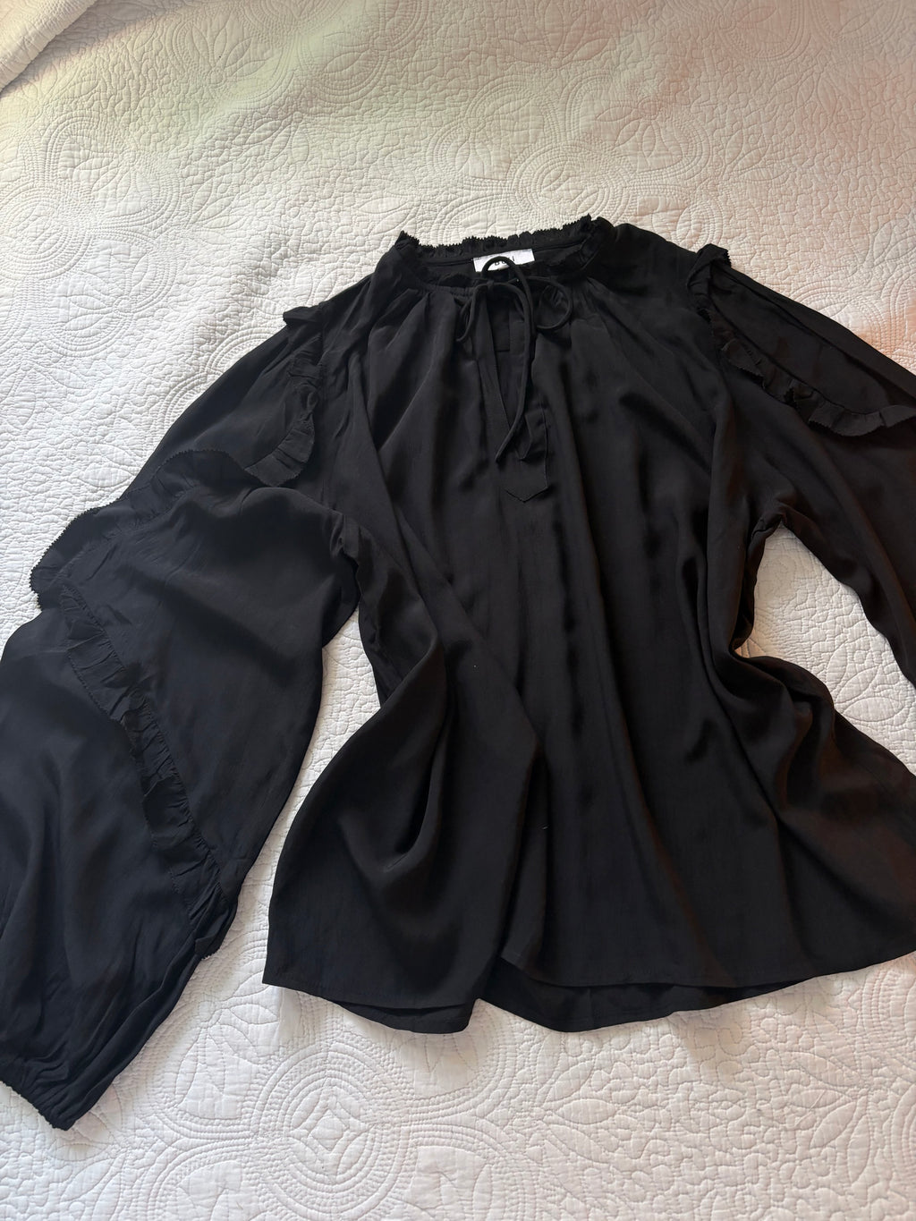 Boii Studios black shirt M