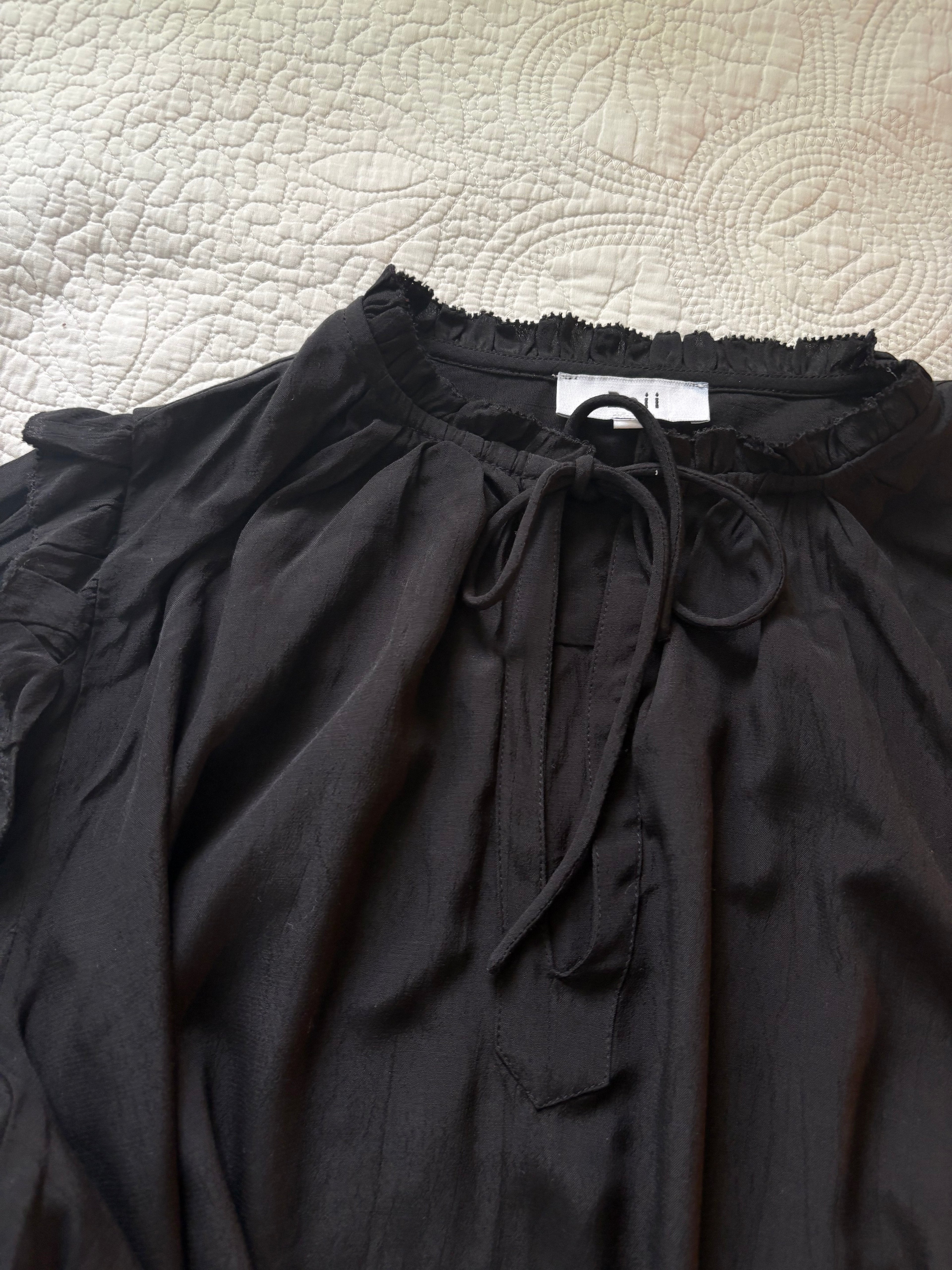 Boii Studios black shirt M