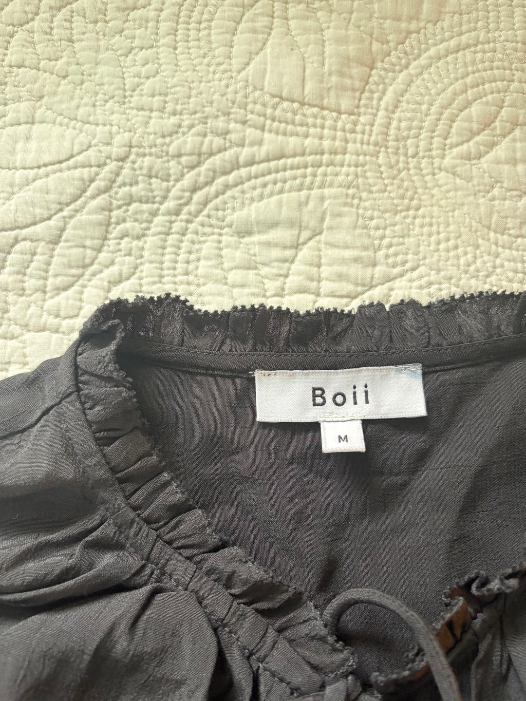 Boii Studios black shirt M