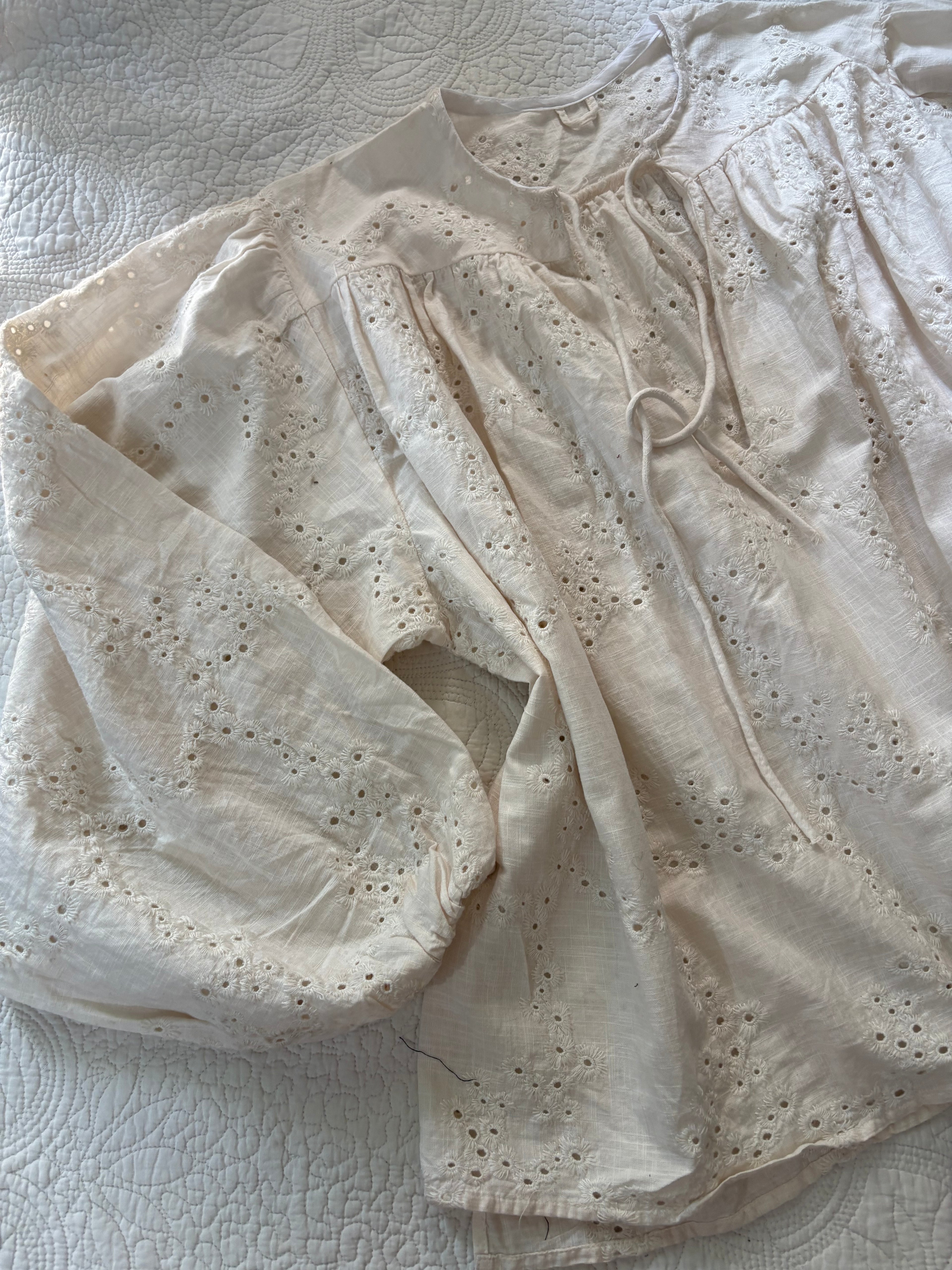Kay/day embroidered top M/L