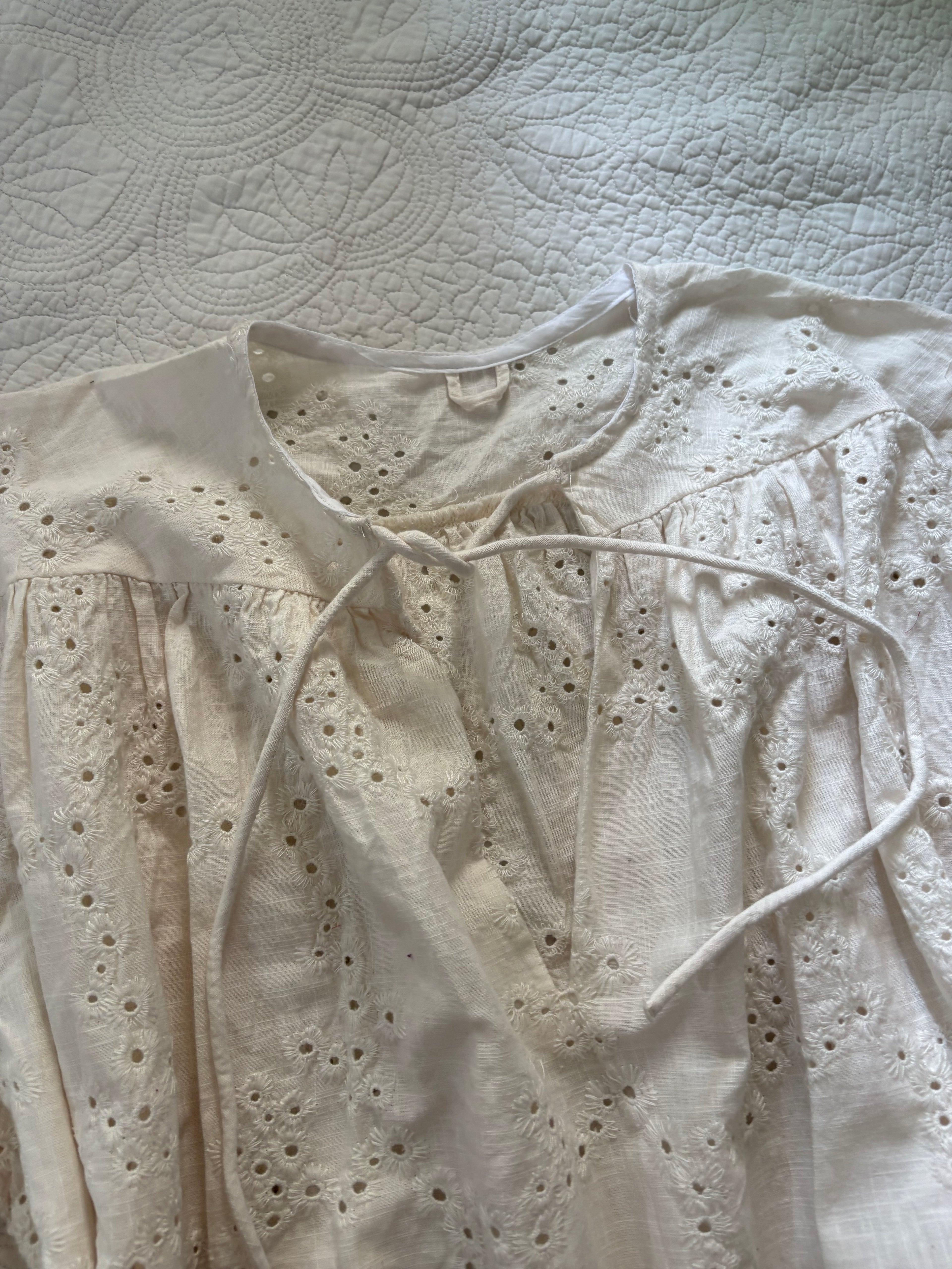 Kay/day embroidered top M/L
