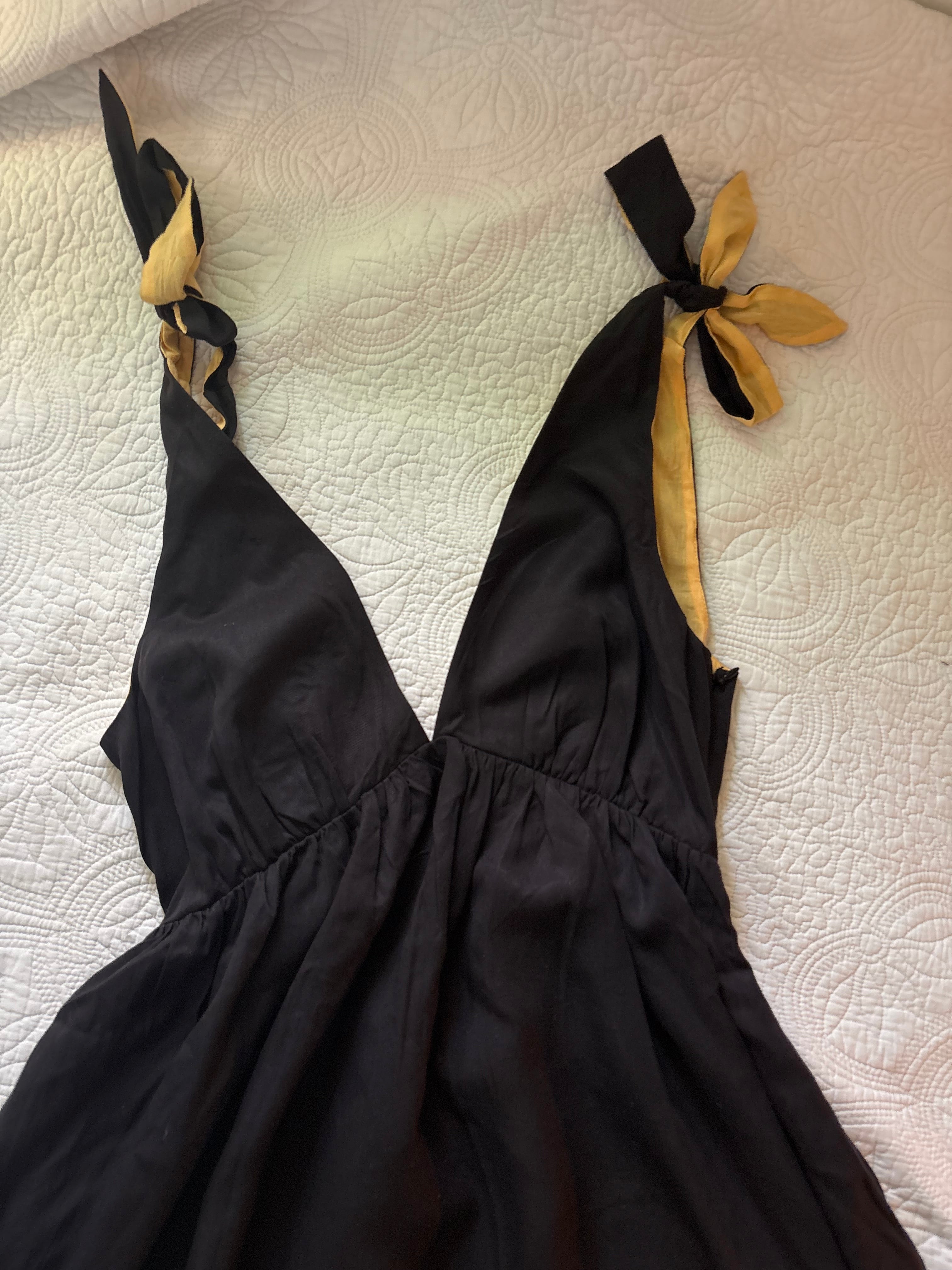Black shoulder tie dress S