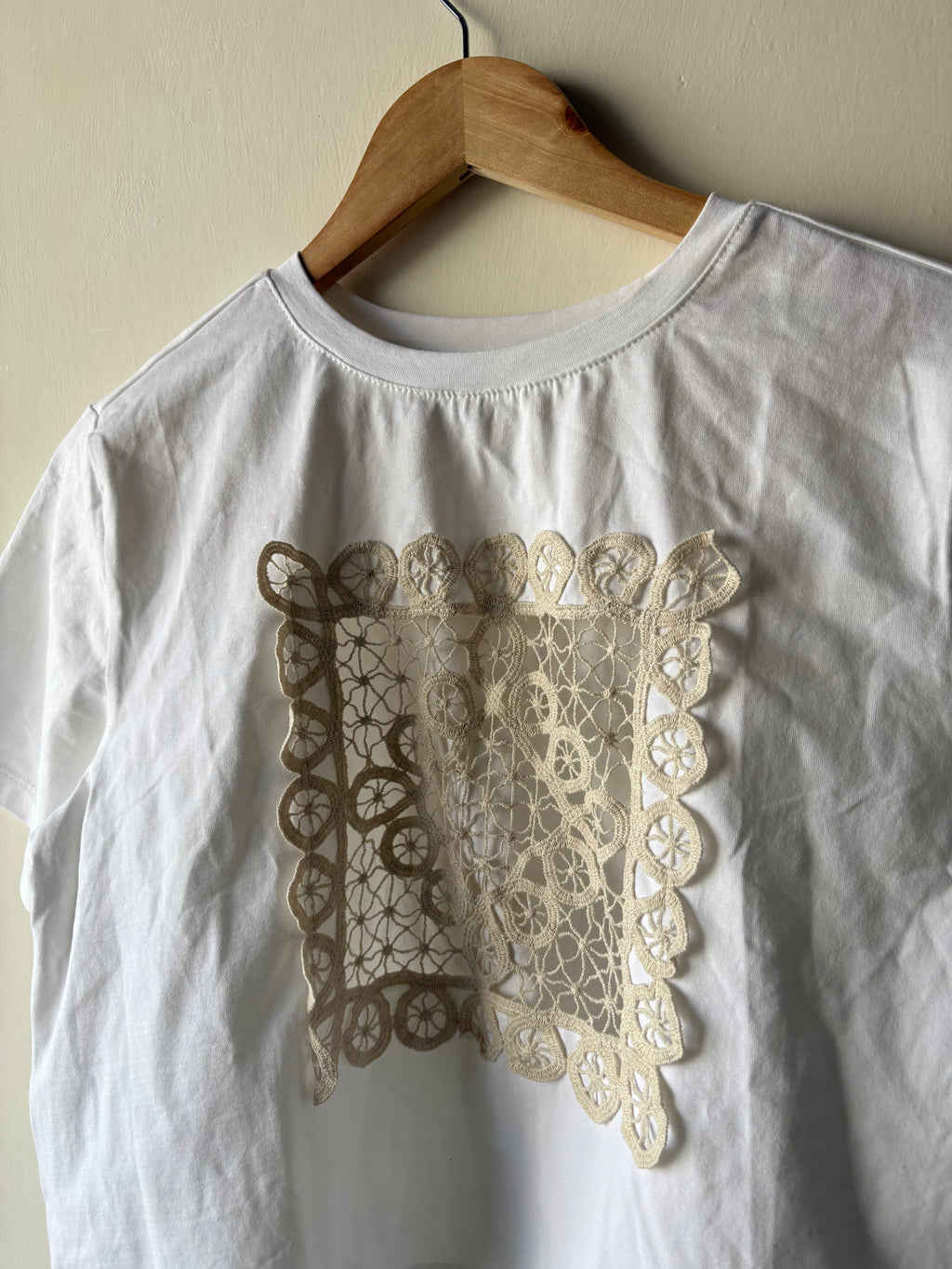 WHITE LACE INSERT TSHIRT S