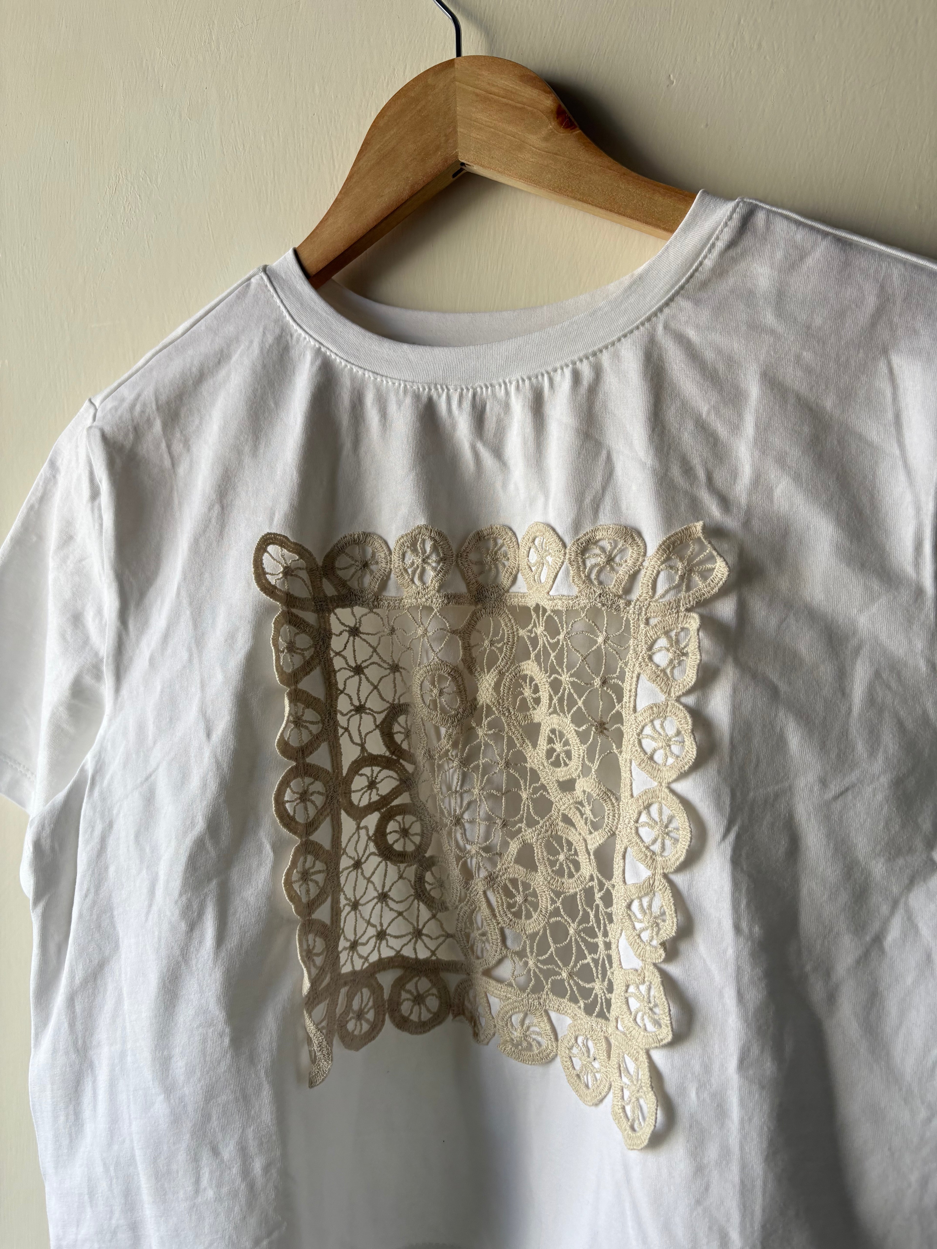 WHITE LACE INSERT TSHIRT S