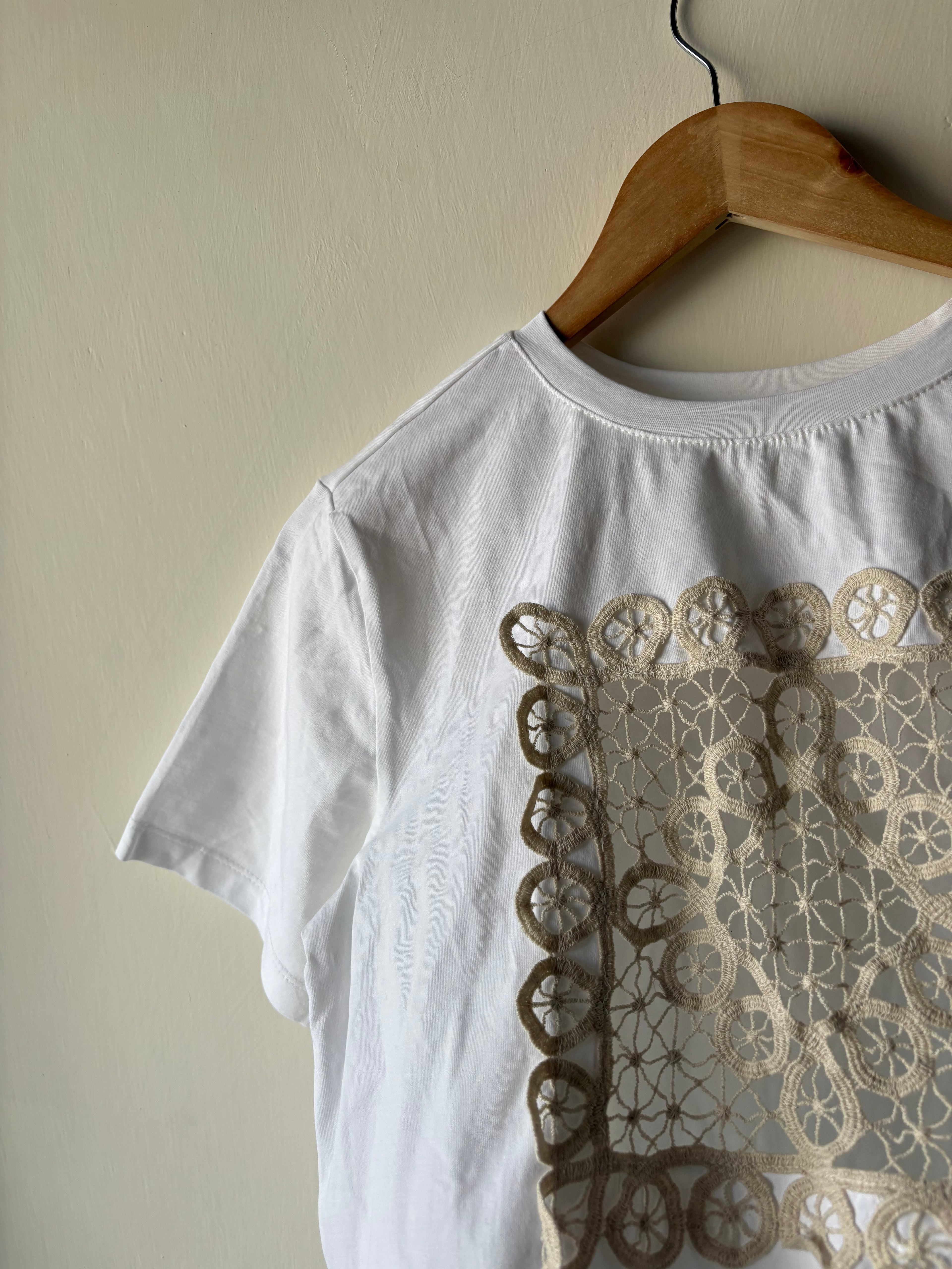 WHITE LACE INSERT TSHIRT S