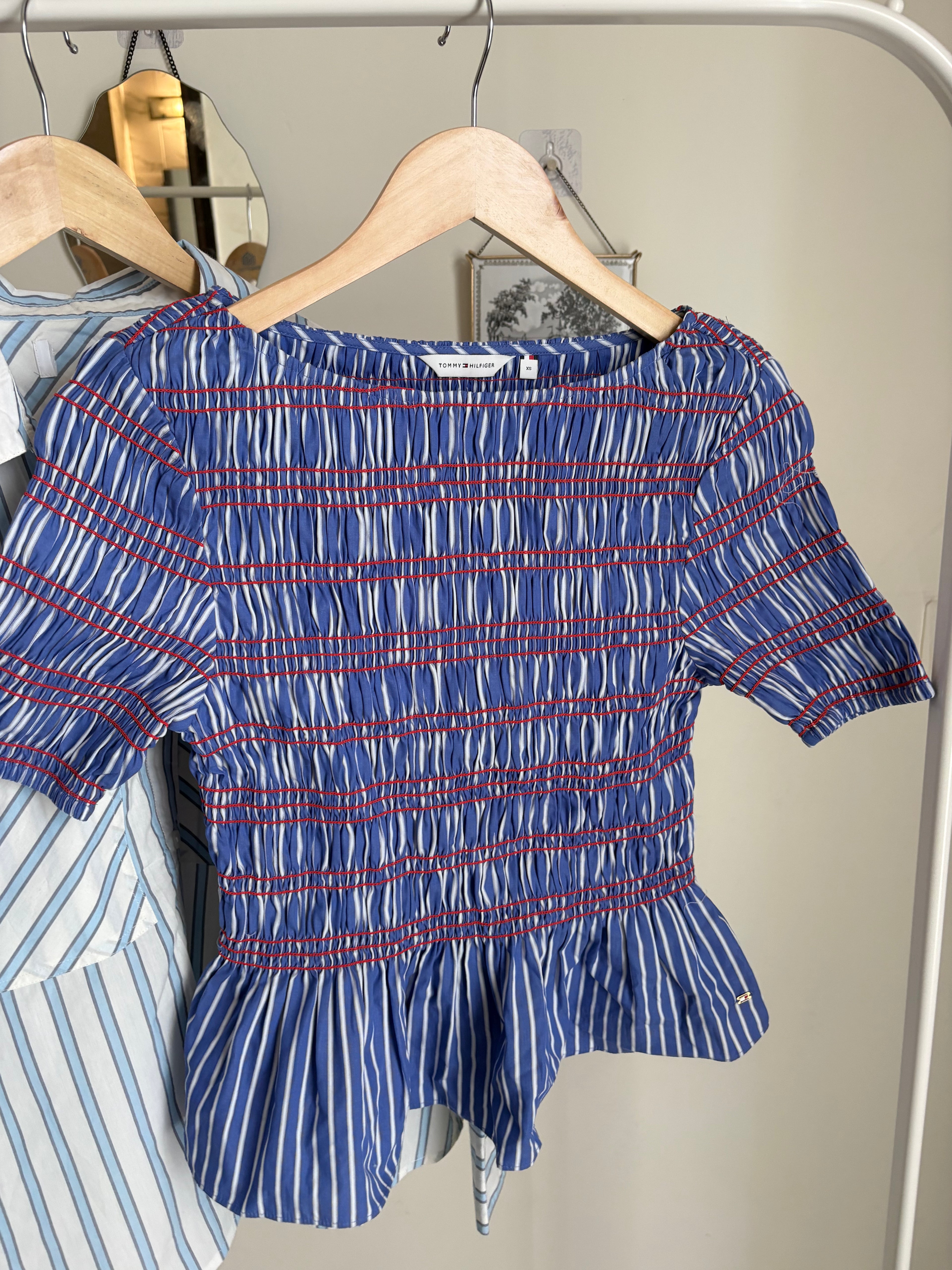 TOMMY HILFIGER SMOCKED TOP XS