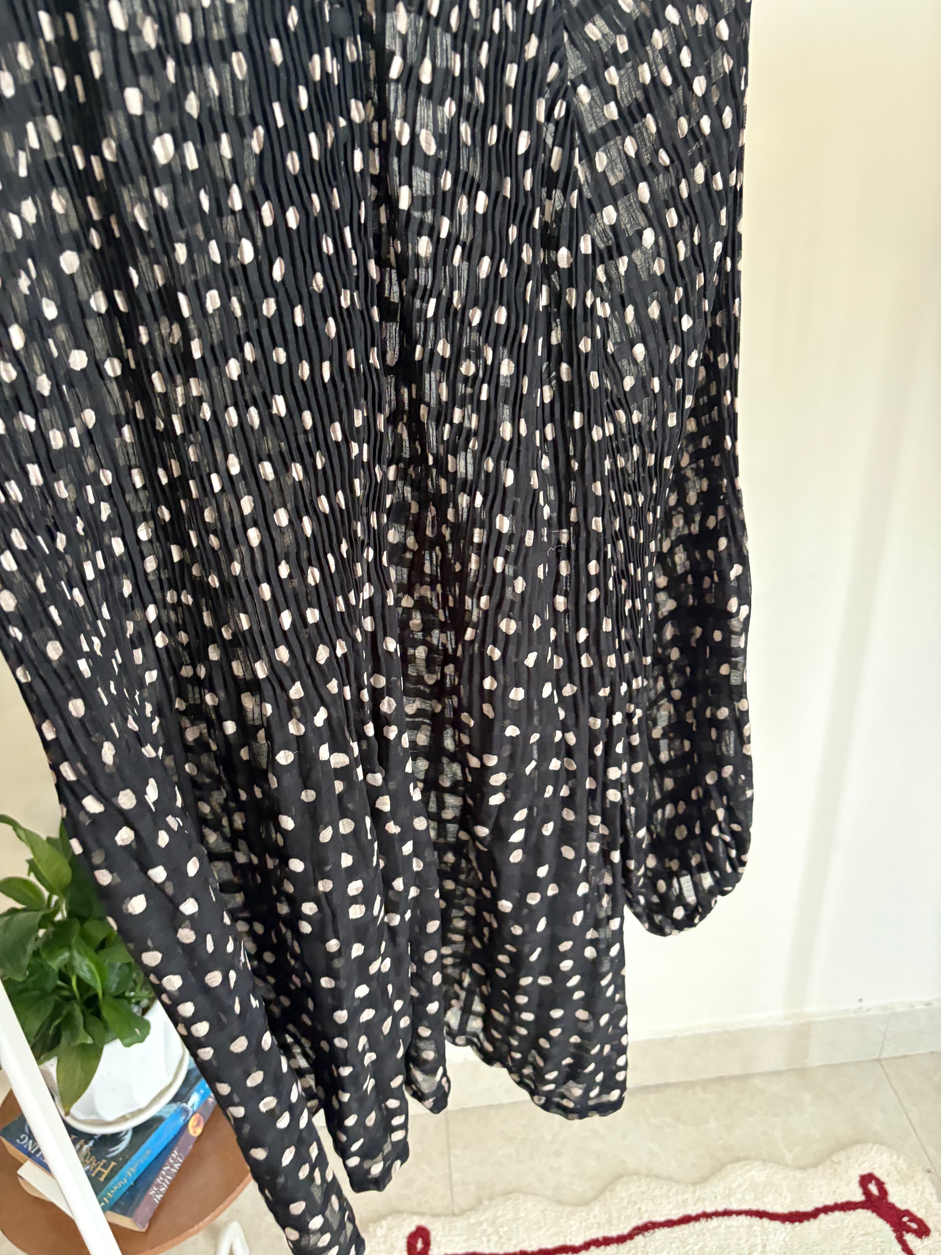 Black pleated polka longline blouse S/M