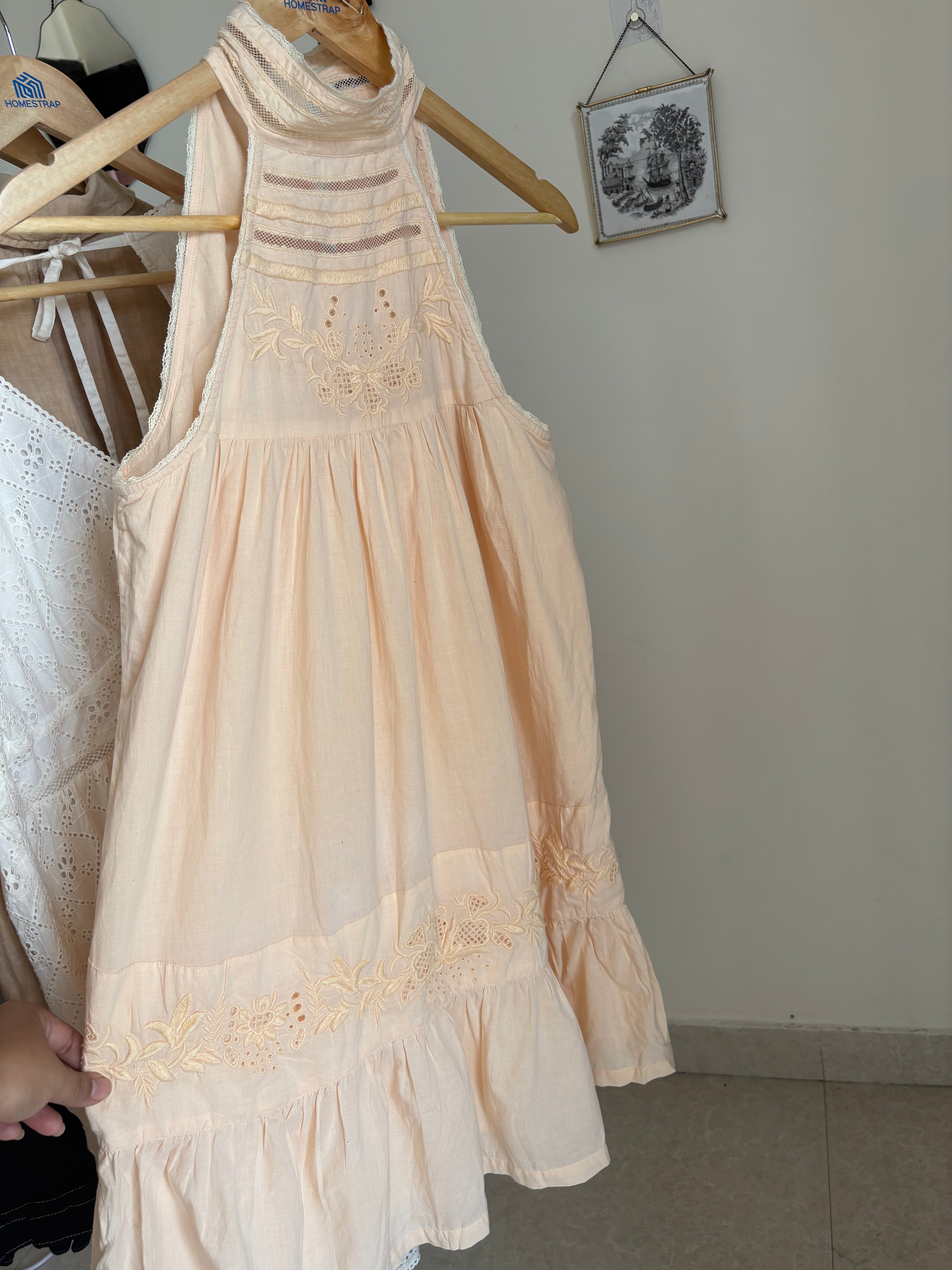 EMBROIDERED NECK HALTER MINI DRESS XS