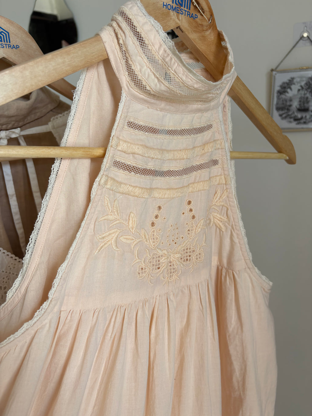 EMBROIDERED NECK HALTER MINI DRESS XS