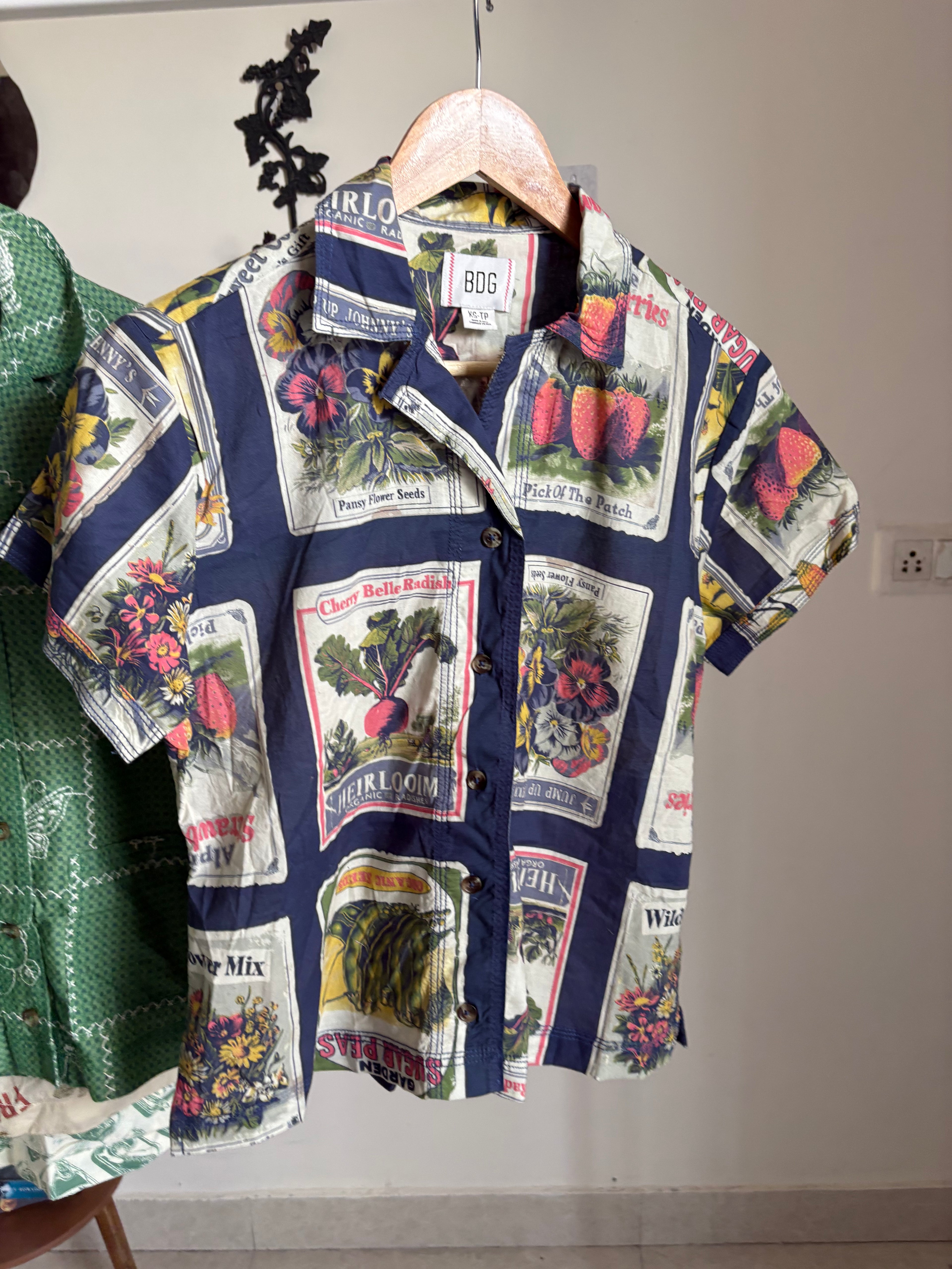 BDG Asher FARM Souvenir Shirt XS