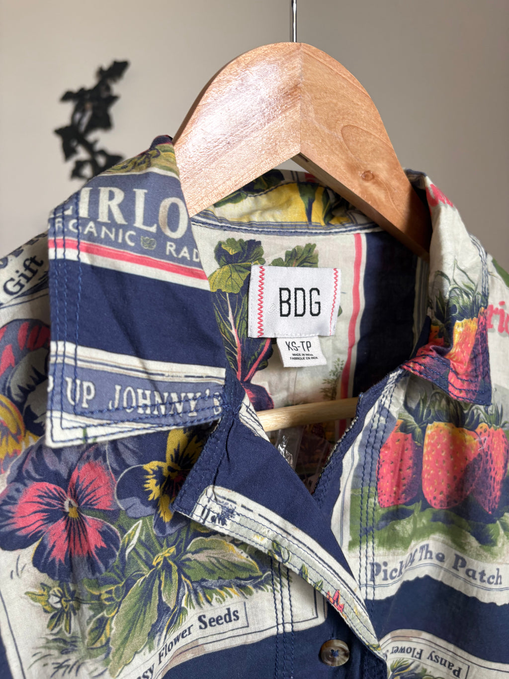 BDG Asher FARM Souvenir Shirt XS