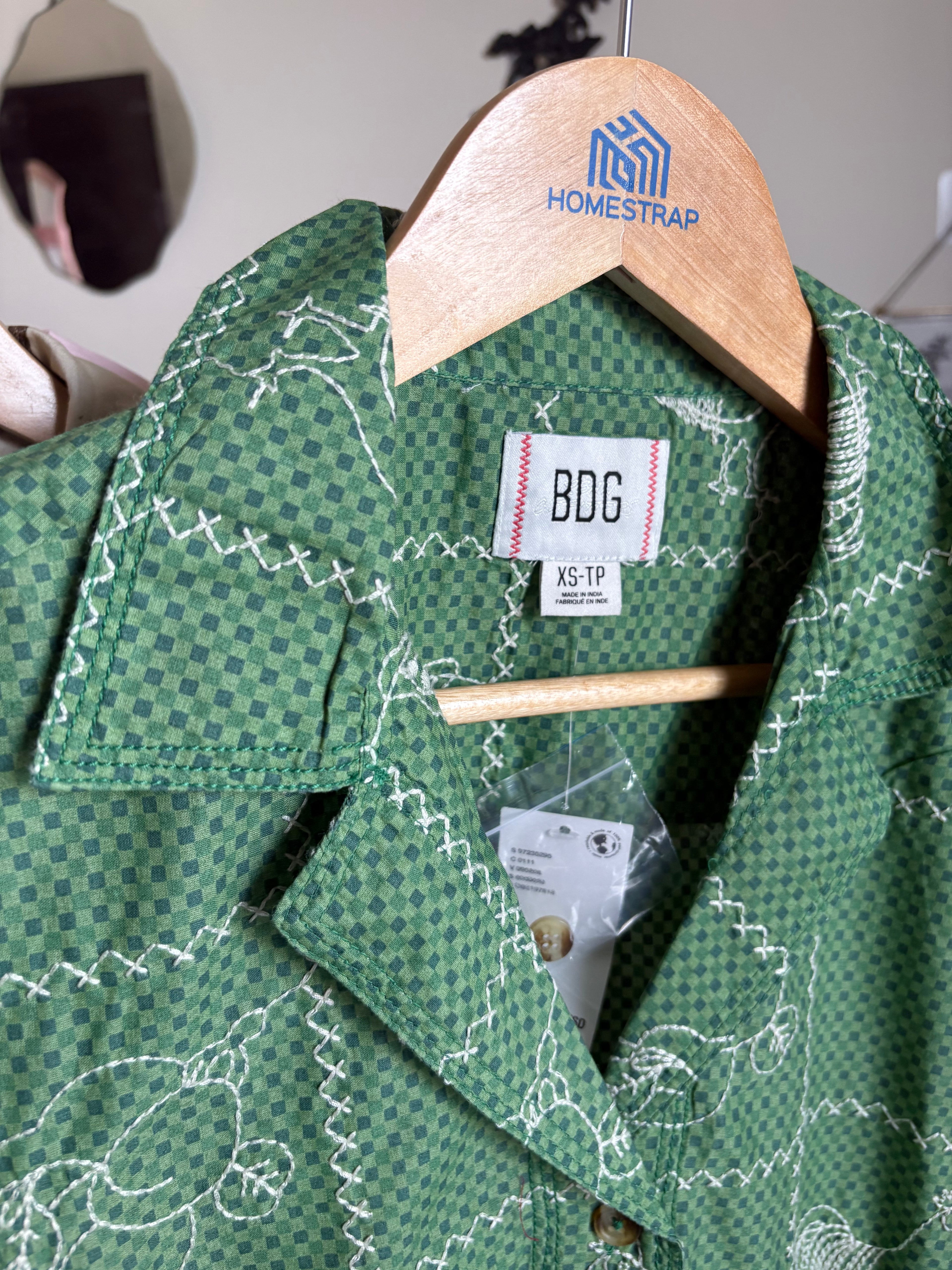 BDG Nash Embroidered Souvenir Short Sleeve Button-Down Shirt