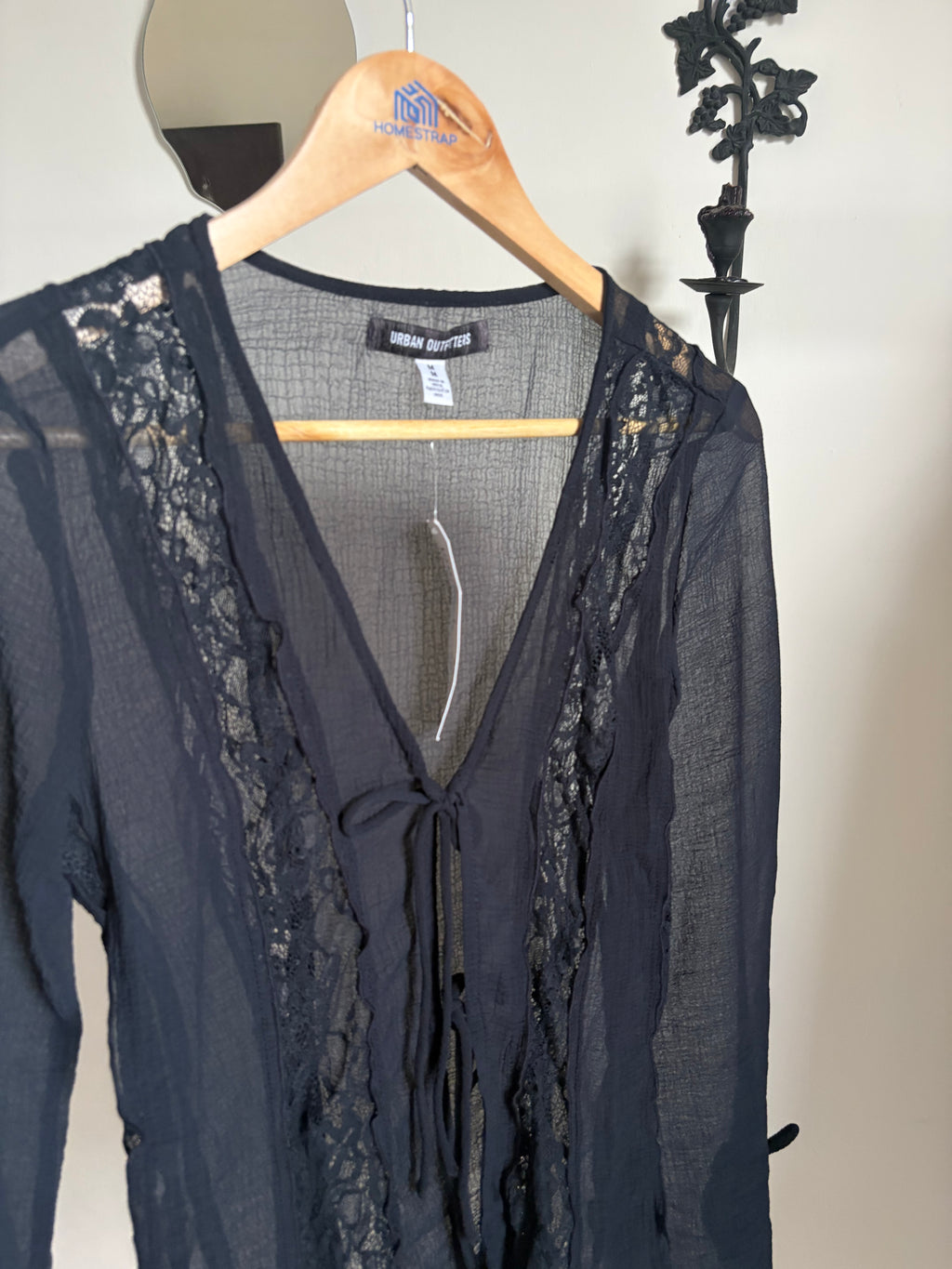 UO Shelby Fly-Away Frill Blouse M