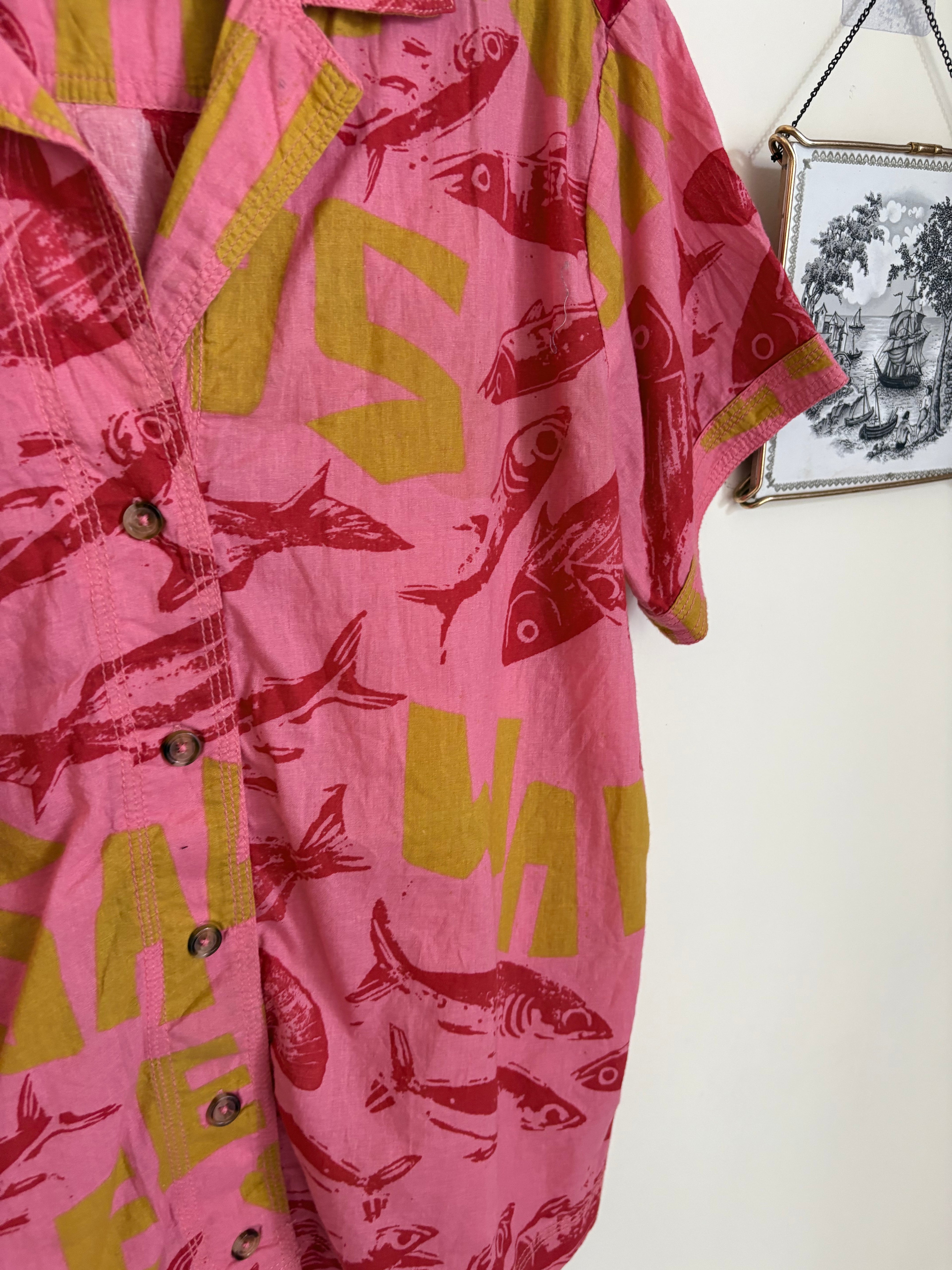 BDG Asher Printed Souvenir Short Sleeve Button-Down Shirt PINK FISH XS/S