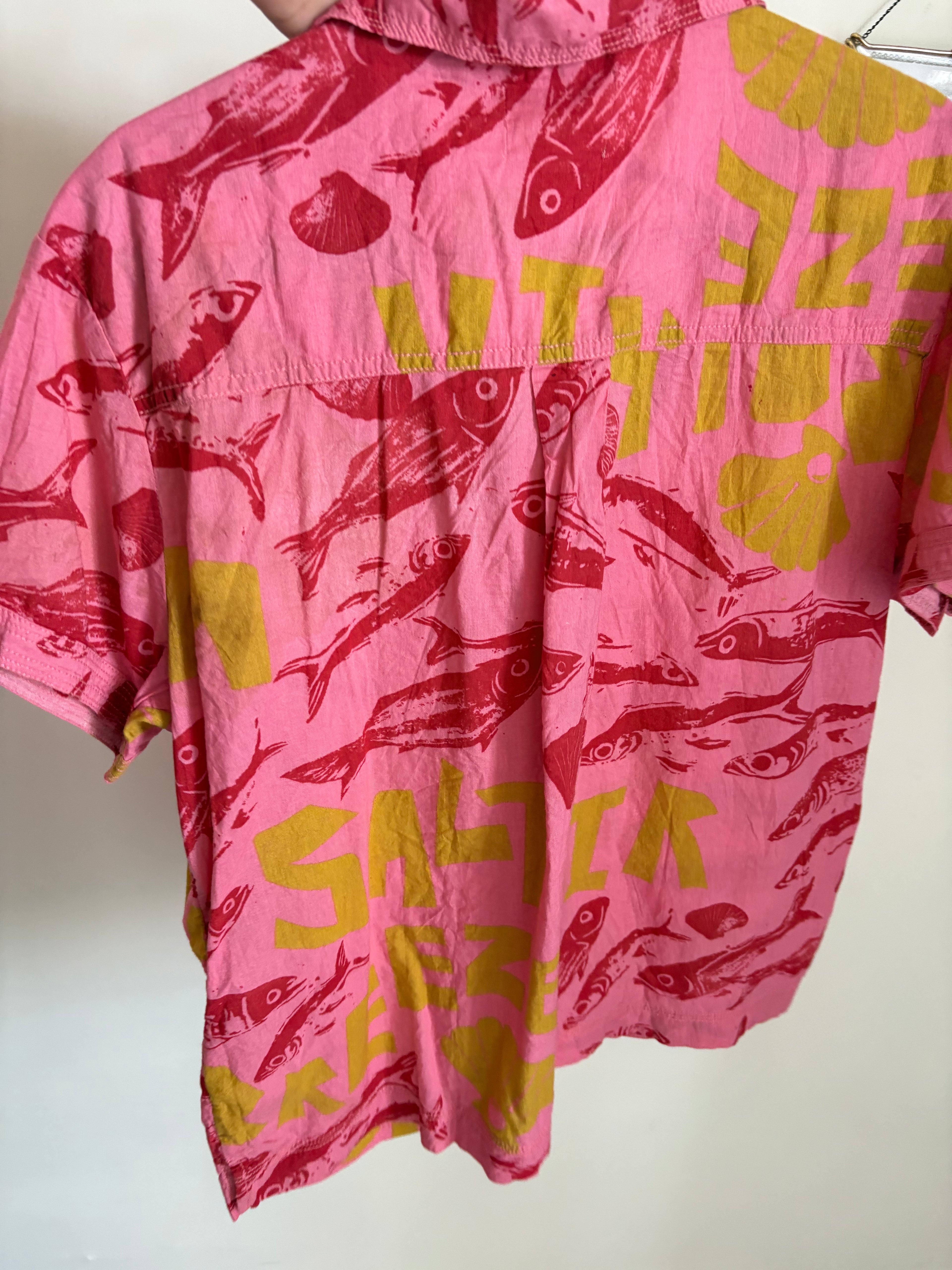 BDG Asher Printed Souvenir Short Sleeve Button-Down Shirt PINK FISH XS/S