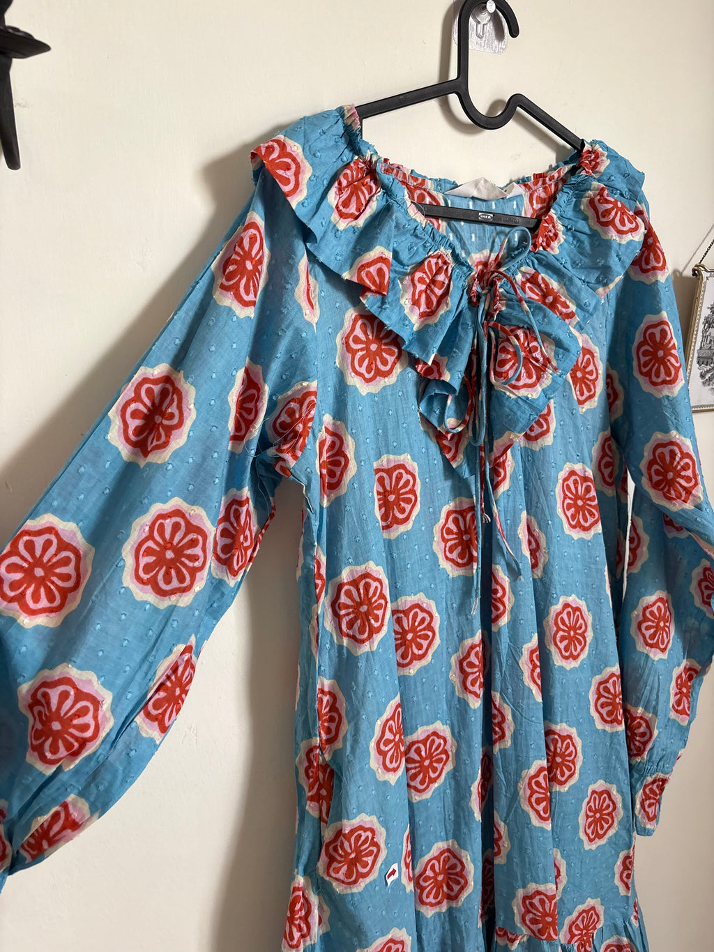 Compañía Fantástica Long beach dress with Red bloom flowers print