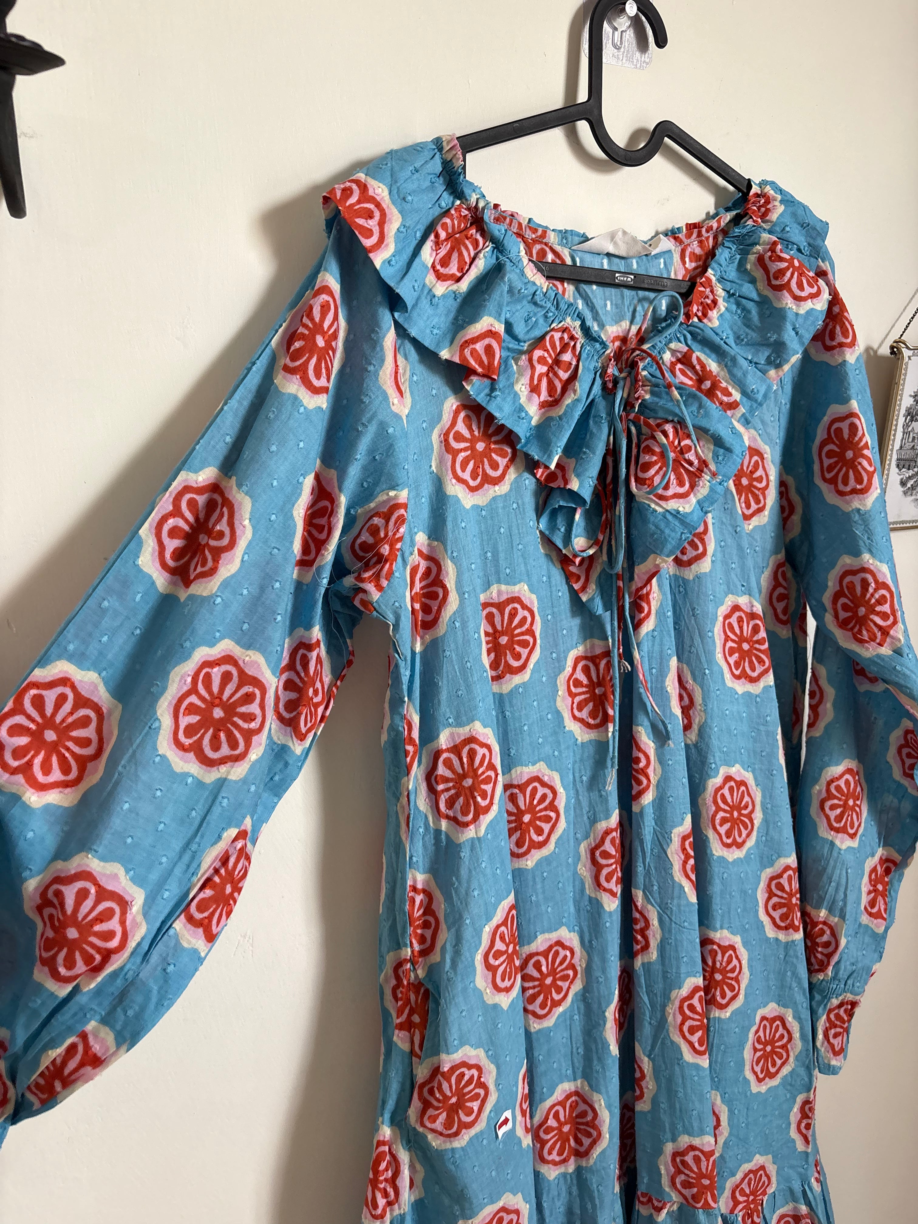 Compañía Fantástica Long beach dress with Red bloom flowers print