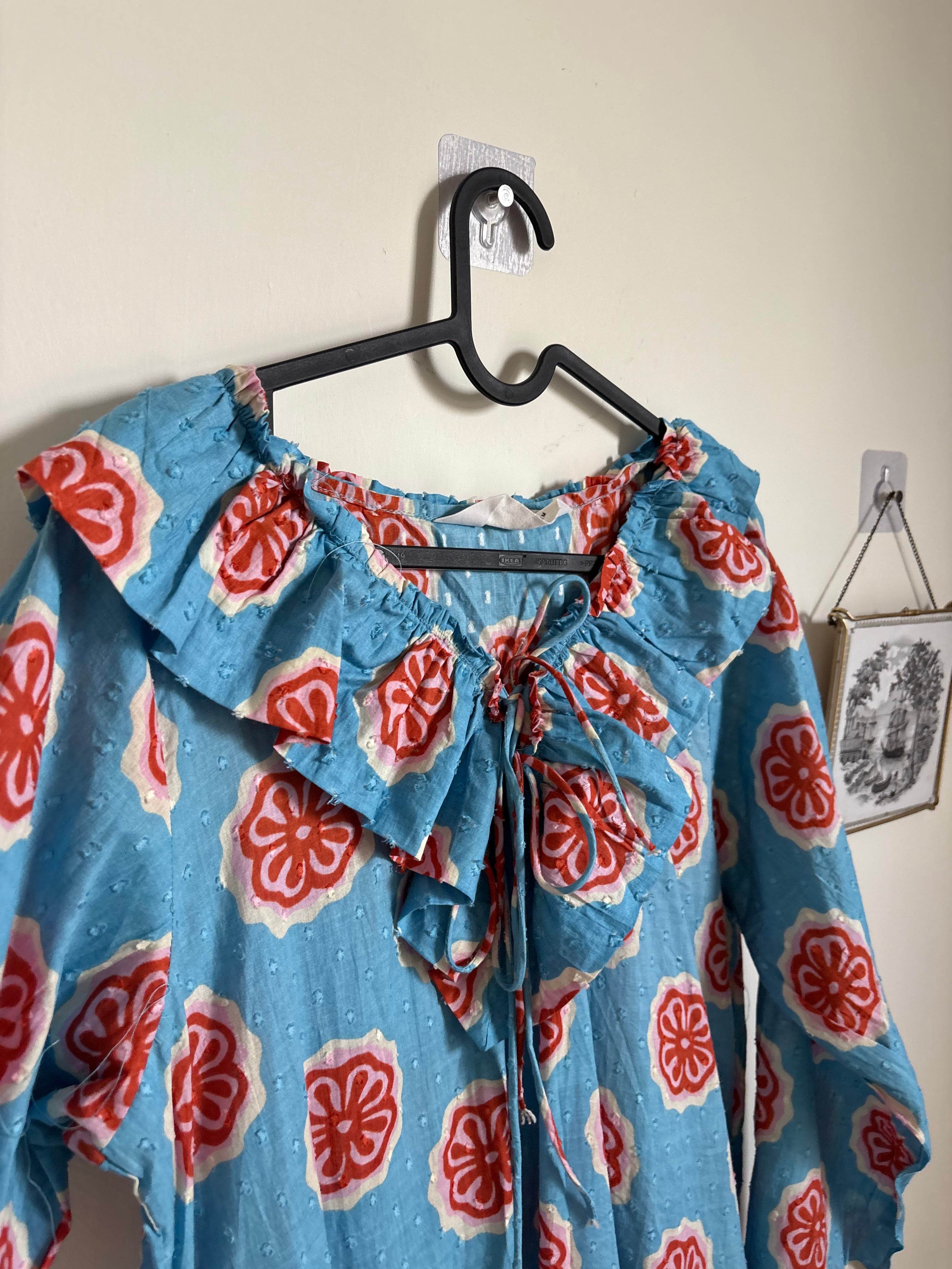 Compañía Fantástica Long beach dress with Red bloom flowers print