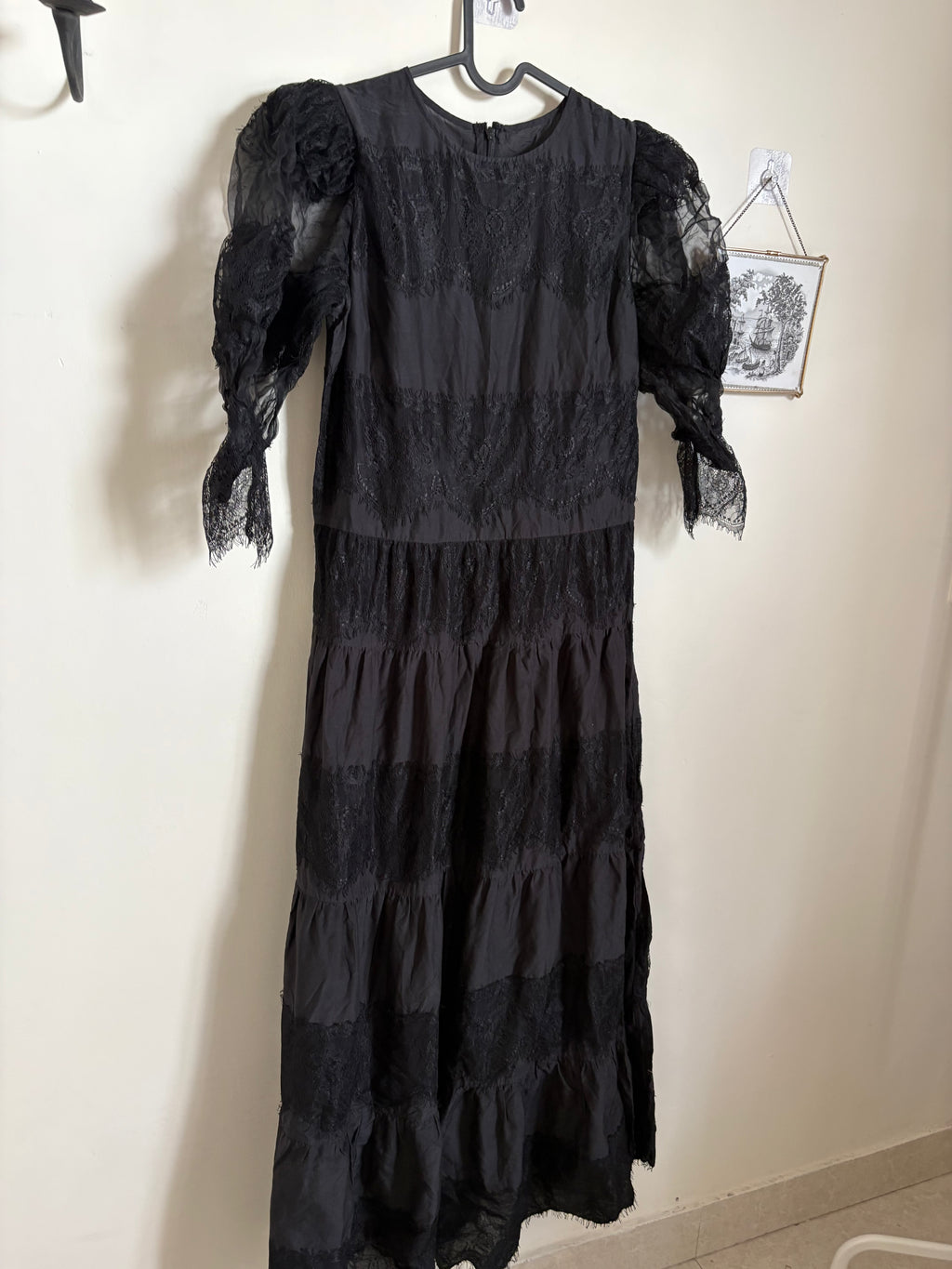 LACE TIERED DRESS BLACK M