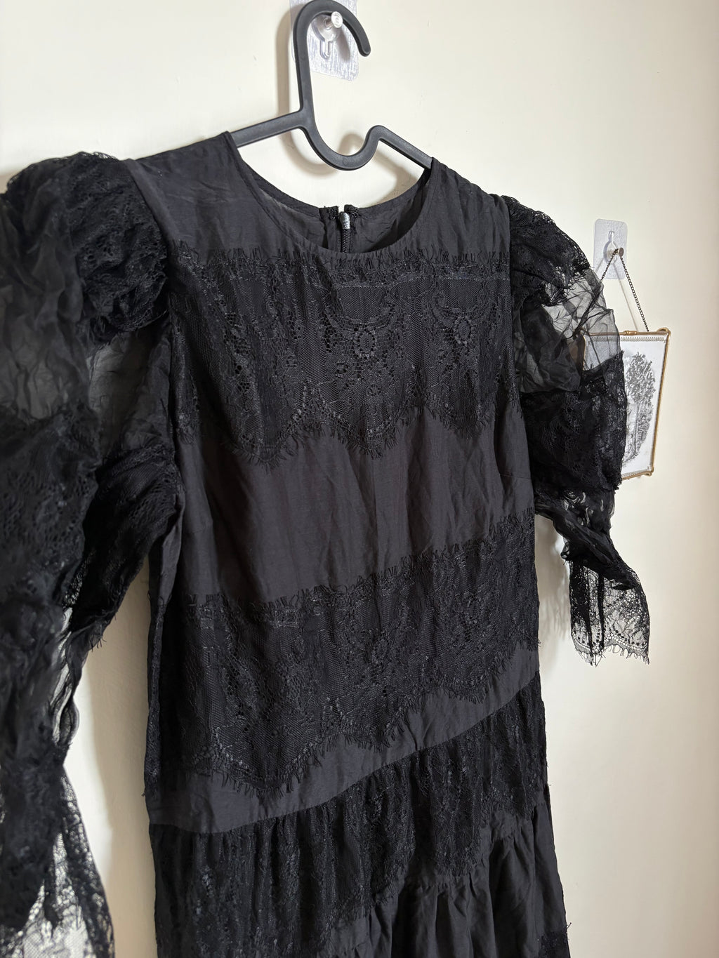 LACE TIERED DRESS BLACK M