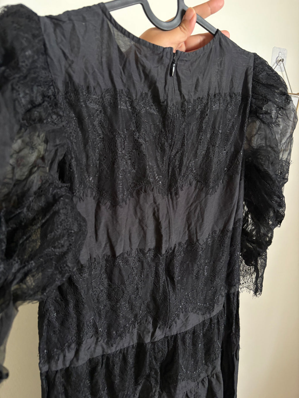 LACE TIERED DRESS BLACK M