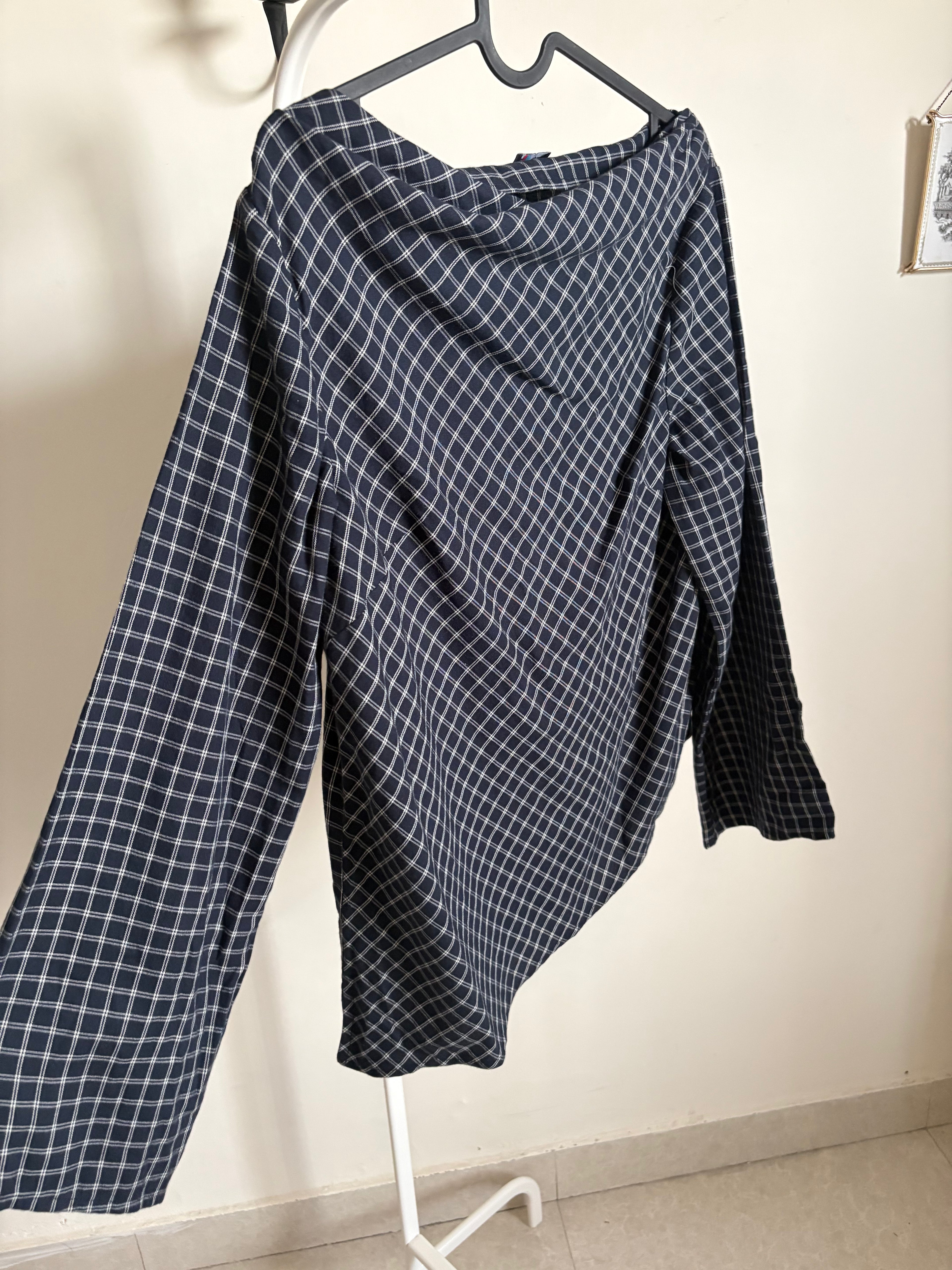 NAVY CHECK COWL TOP M/L