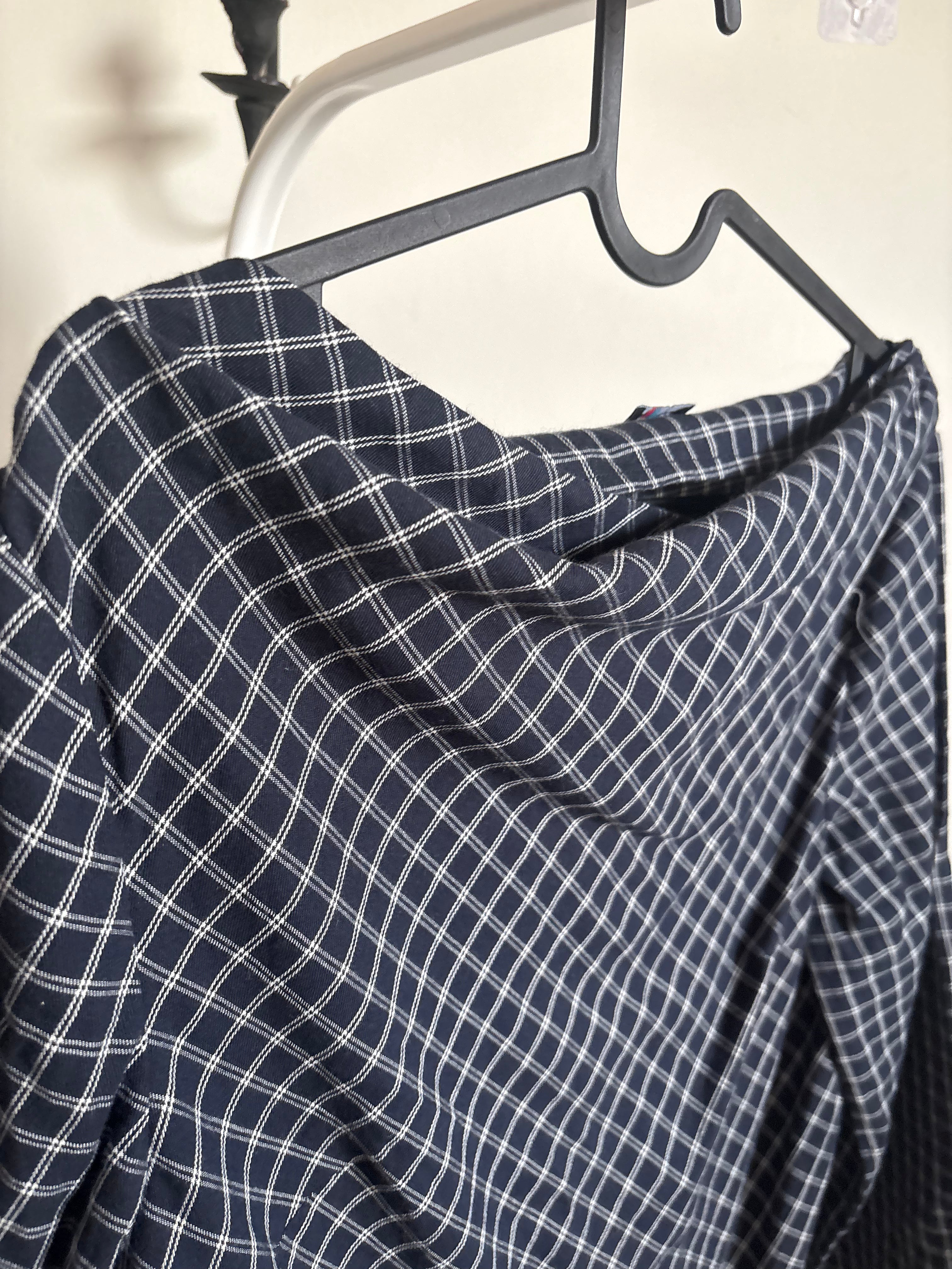NAVY CHECK COWL TOP M/L