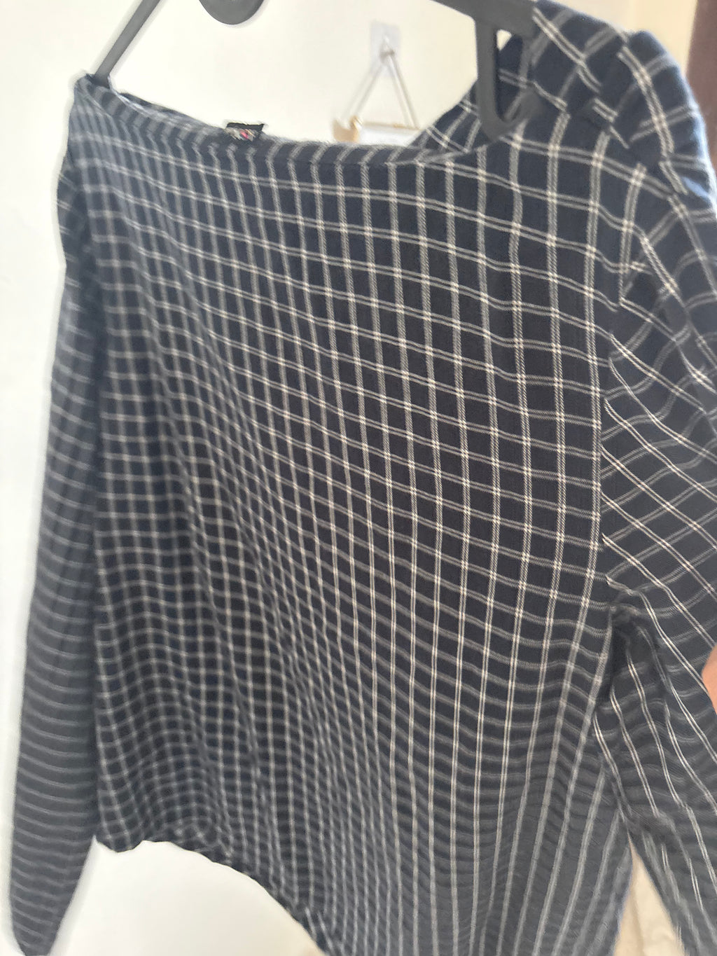 NAVY CHECK COWL TOP M/L