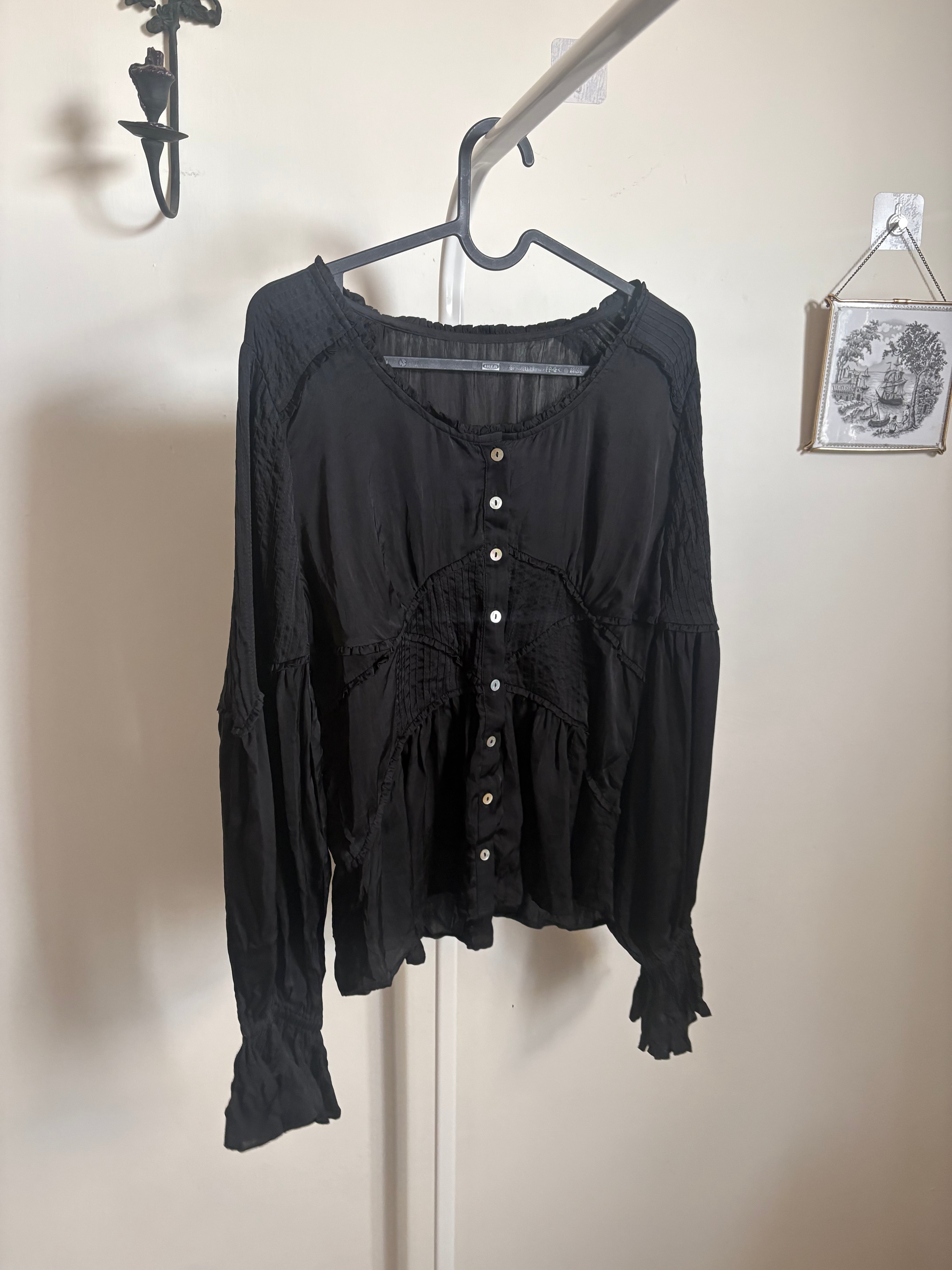 VISCOSE BLACK PLEAT DETAIL TOP M