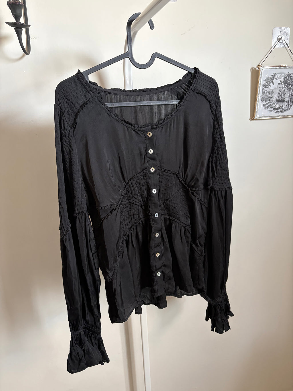 VISCOSE BLACK PLEAT DETAIL TOP M