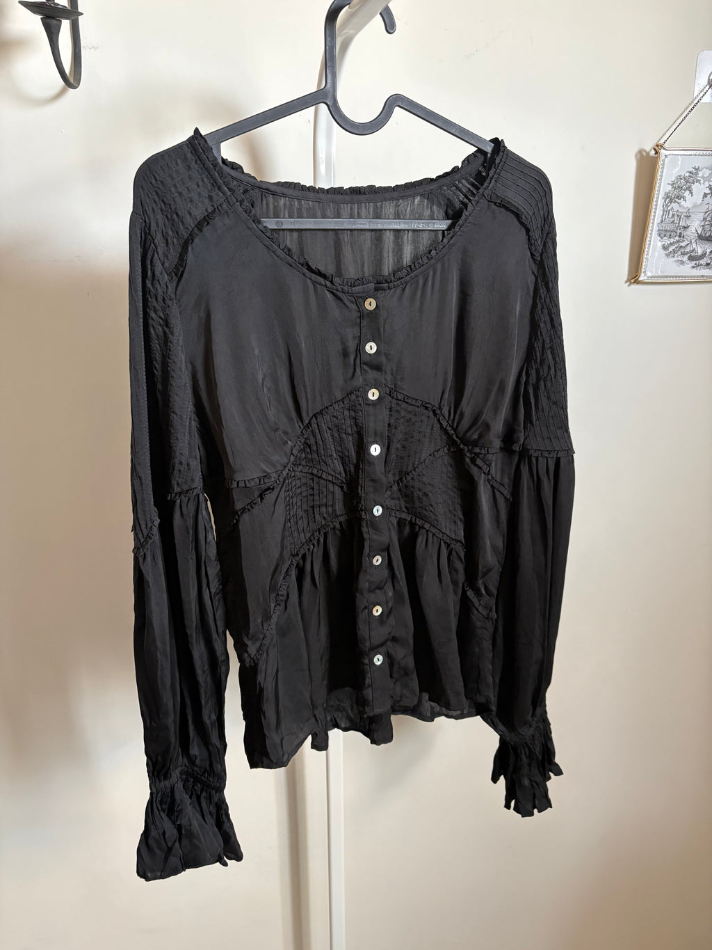 VISCOSE BLACK PLEAT DETAIL TOP M
