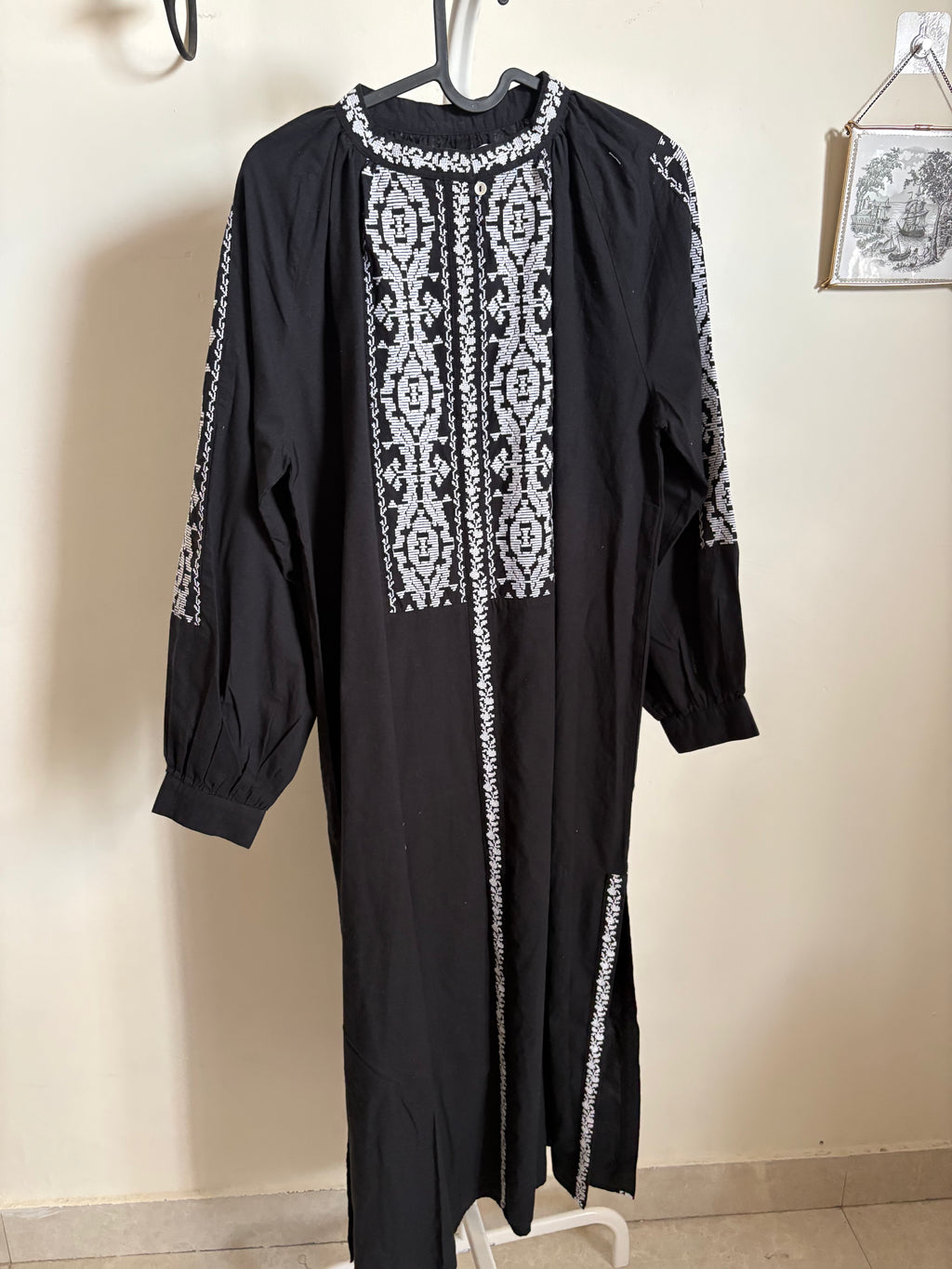 SWOON EMBROIDERED DRESS S-M