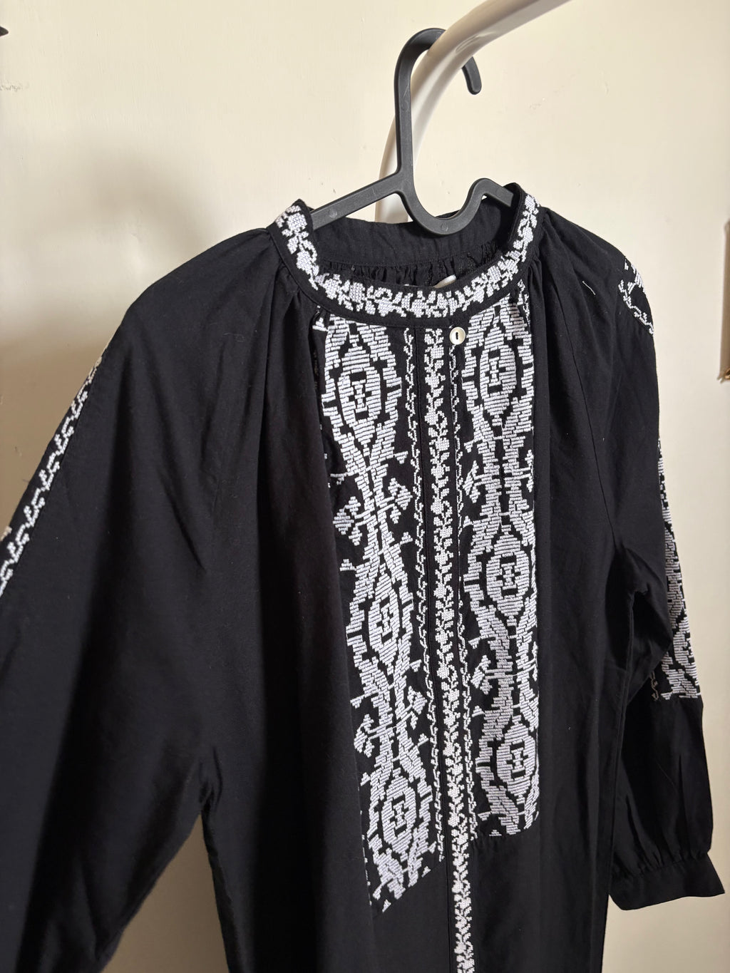 SWOON EMBROIDERED DRESS S-M