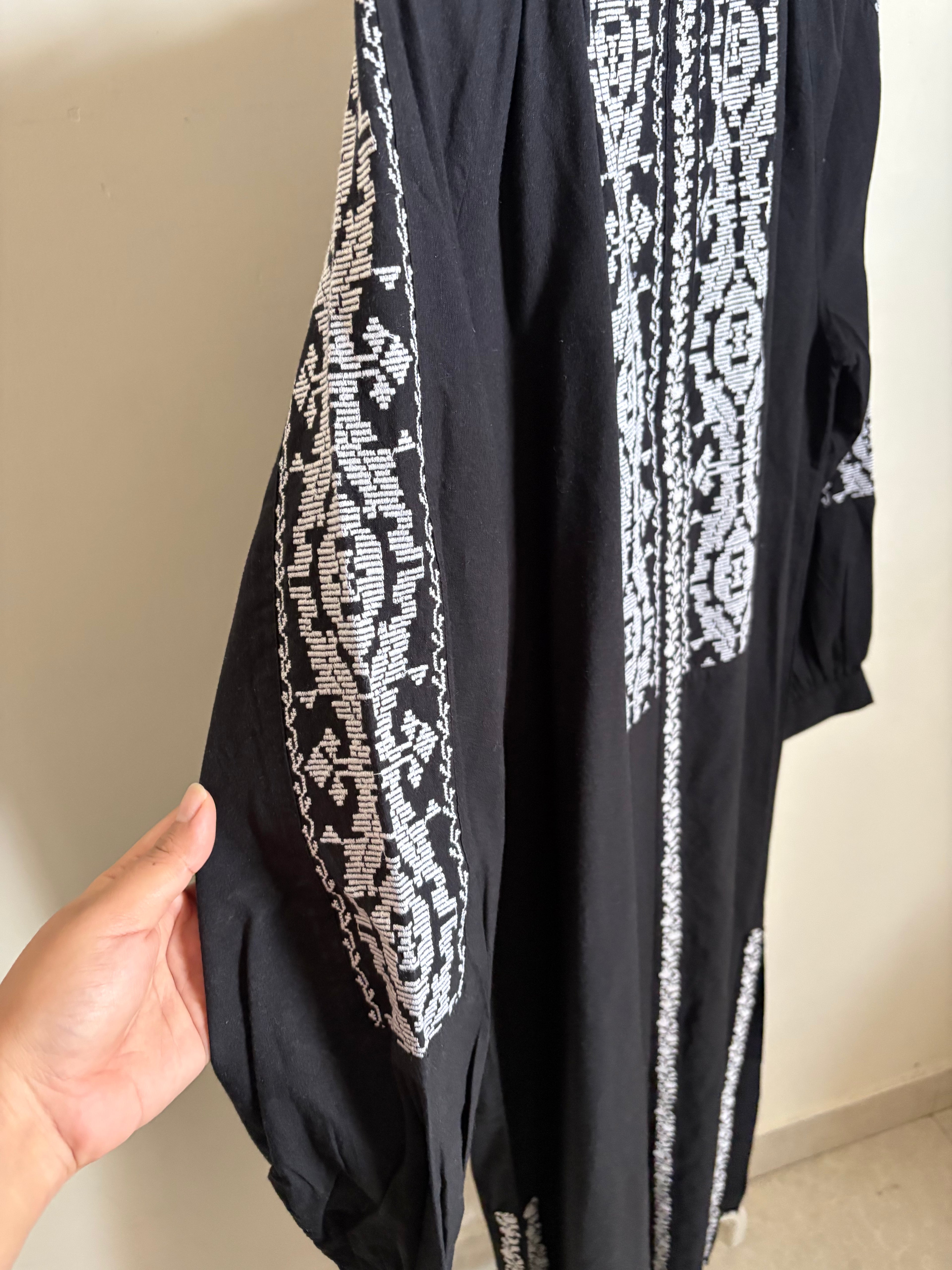 SWOON EMBROIDERED DRESS S-M