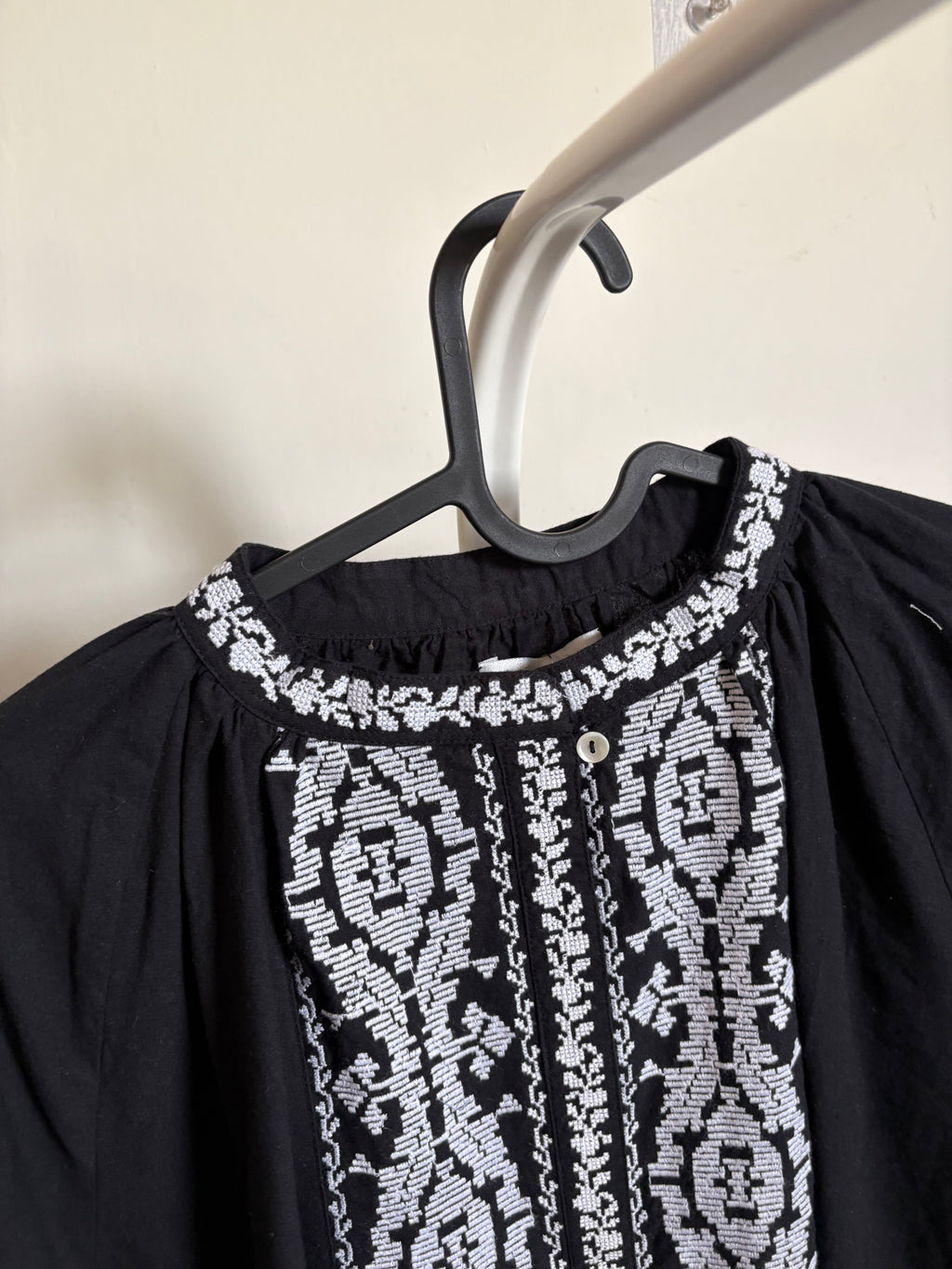 SWOON EMBROIDERED DRESS S-M