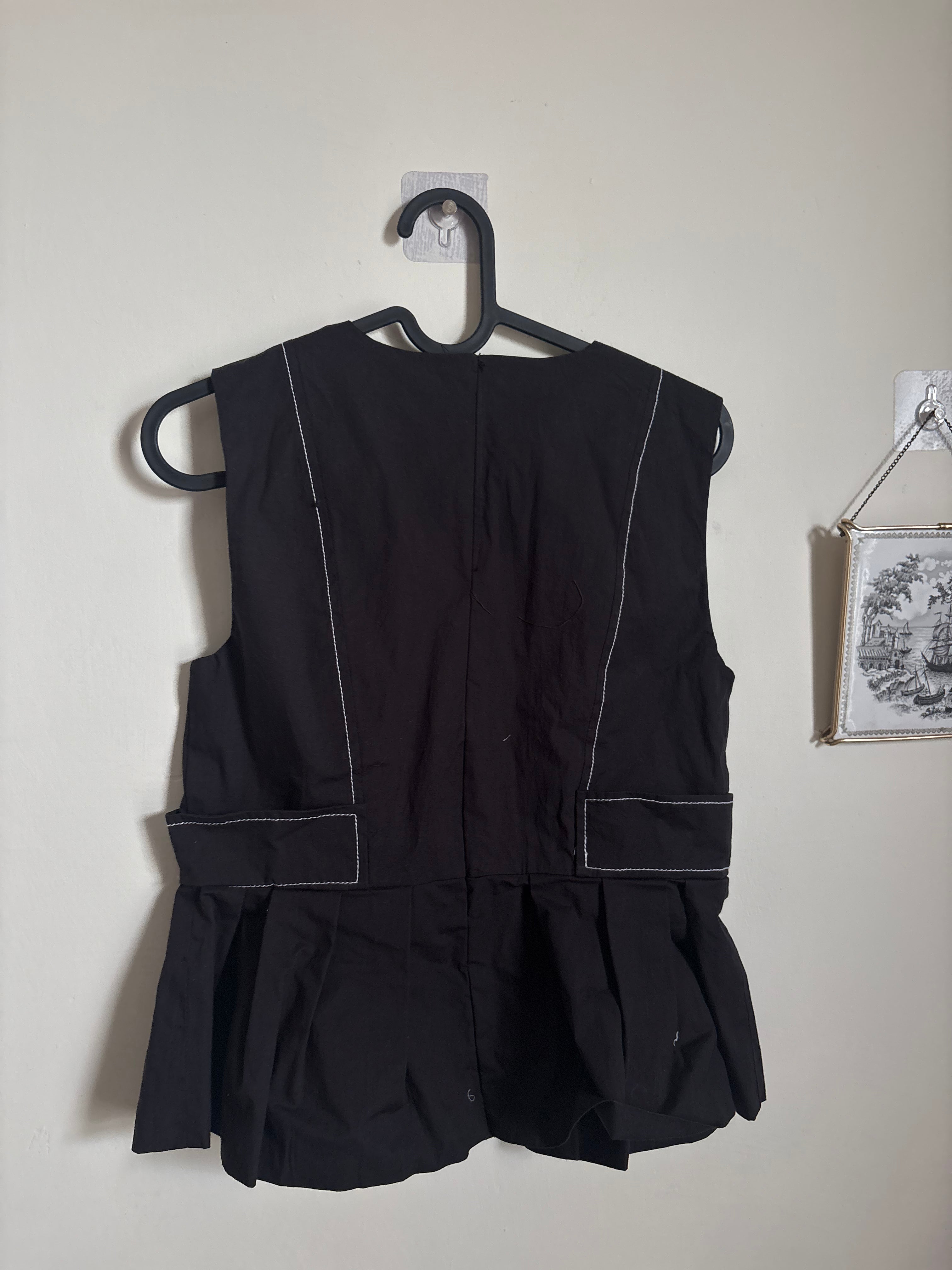 Ganni V neck top XS