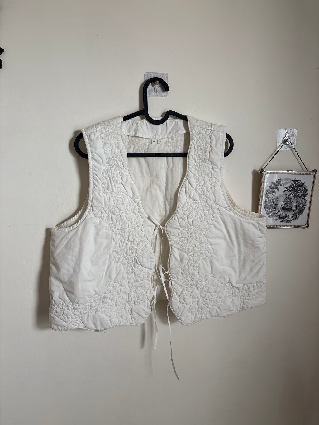 ARKET EMBROIDERED VEST L