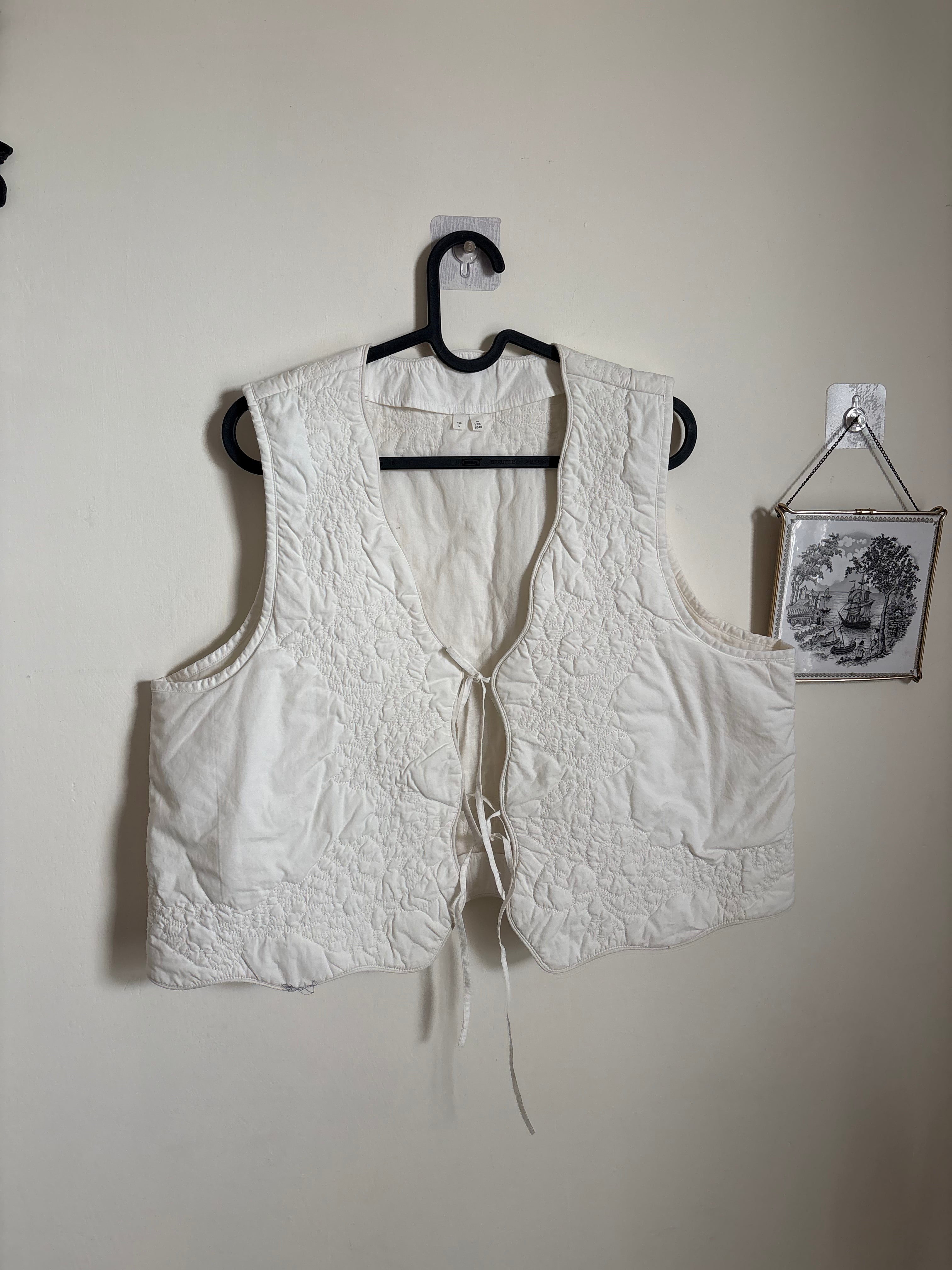 ARKET EMBROIDERED VEST L