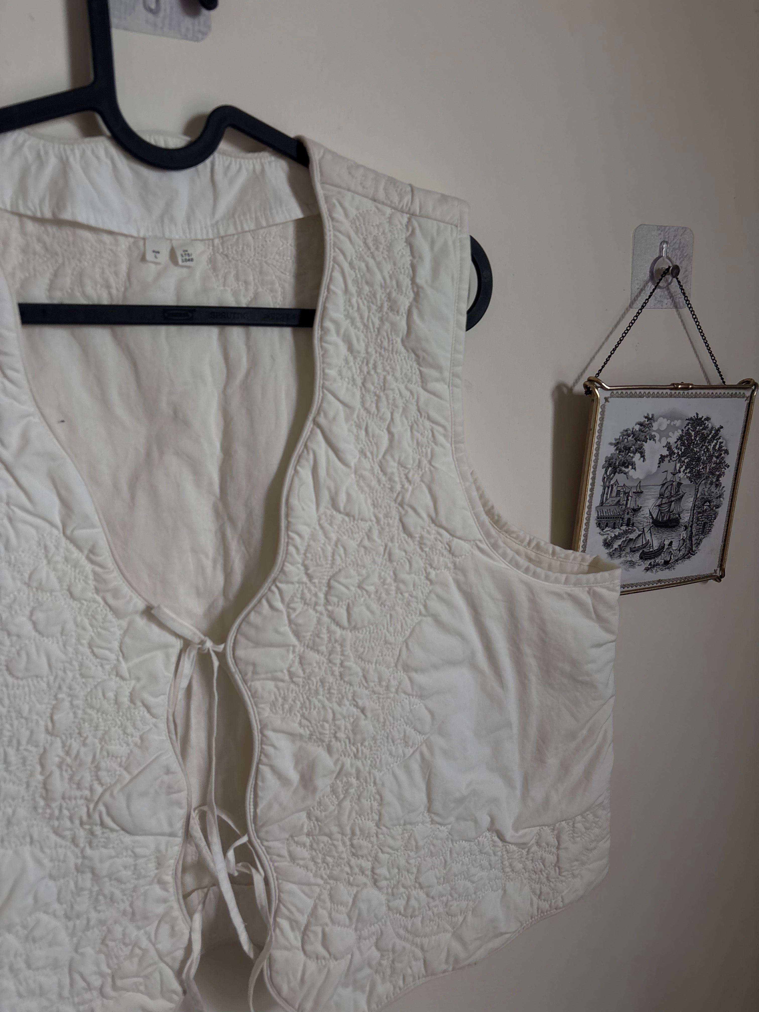 ARKET EMBROIDERED VEST L