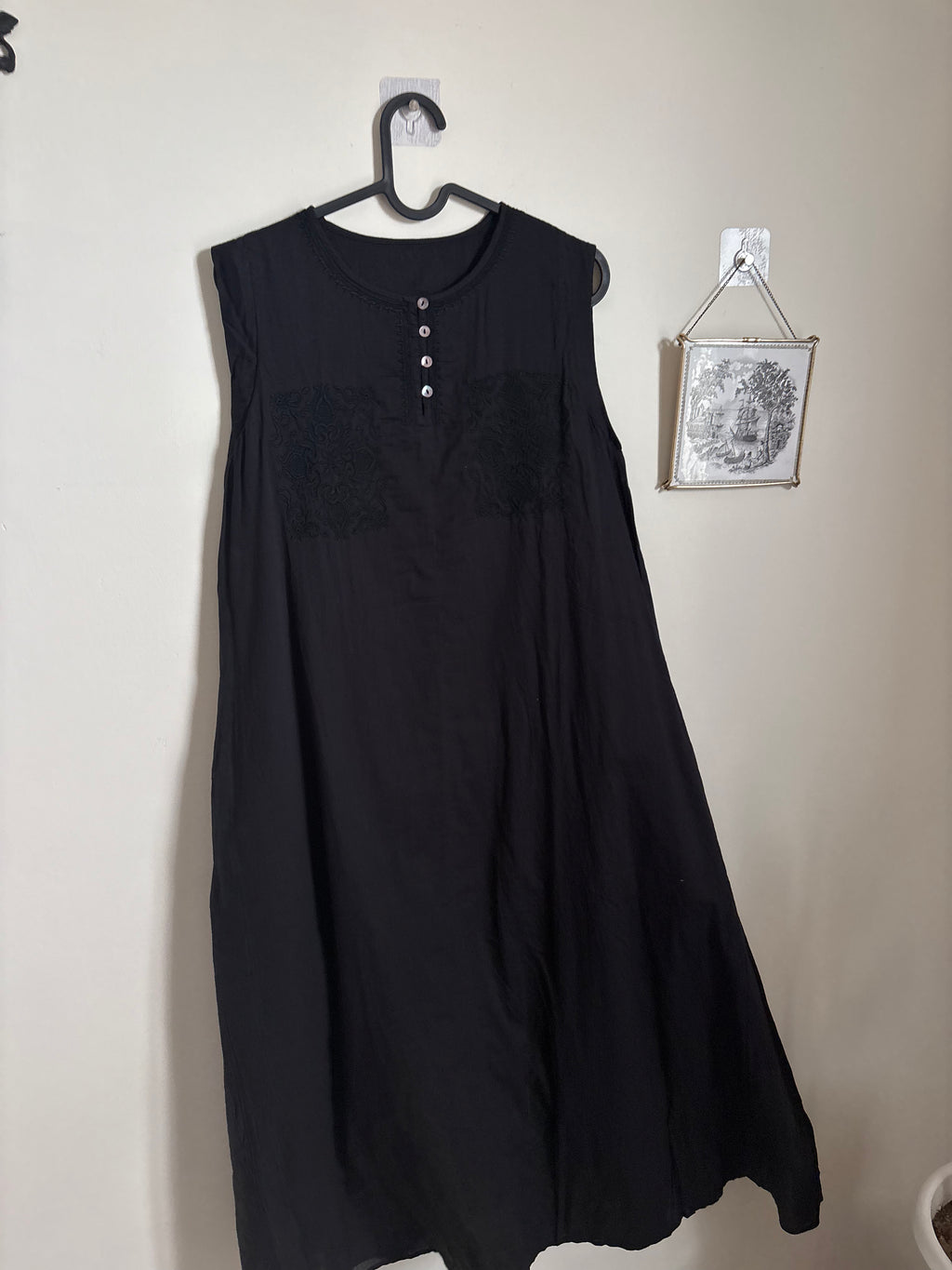 BLACK EMBROIDERED A LINE DRESS S/M