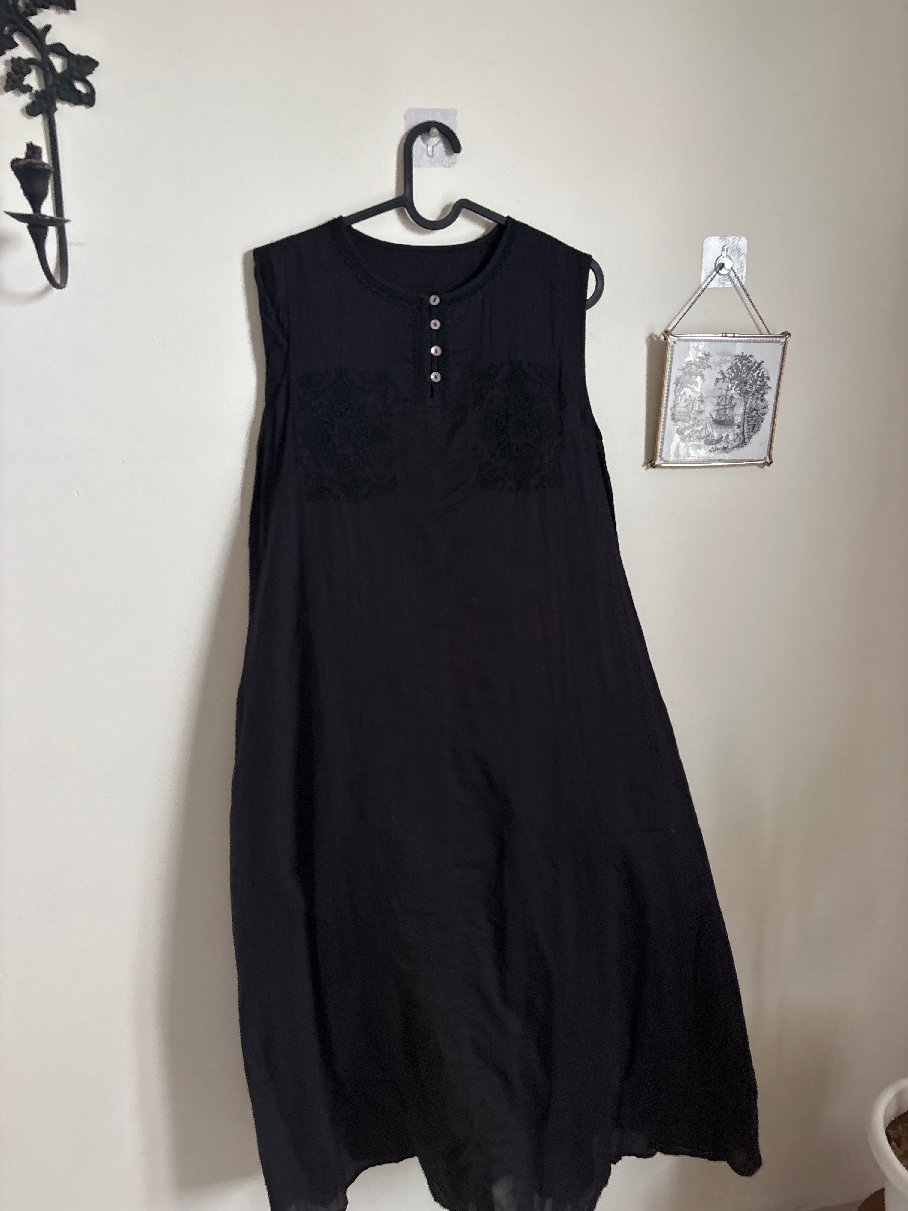 BLACK EMBROIDERED A LINE DRESS S/M