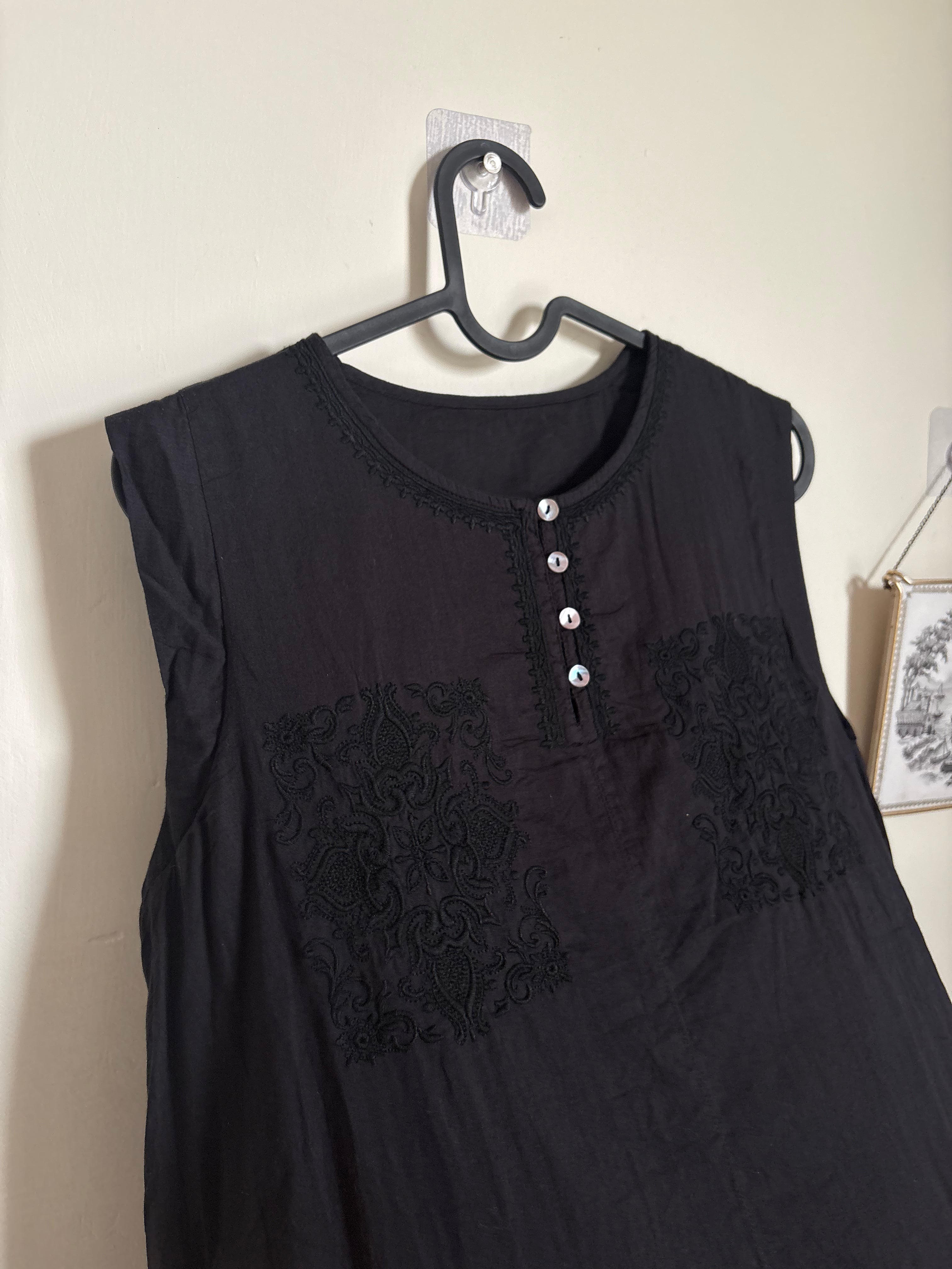 BLACK EMBROIDERED A LINE DRESS S/M