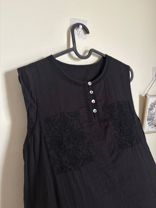 BLACK EMBROIDERED A LINE DRESS S/M