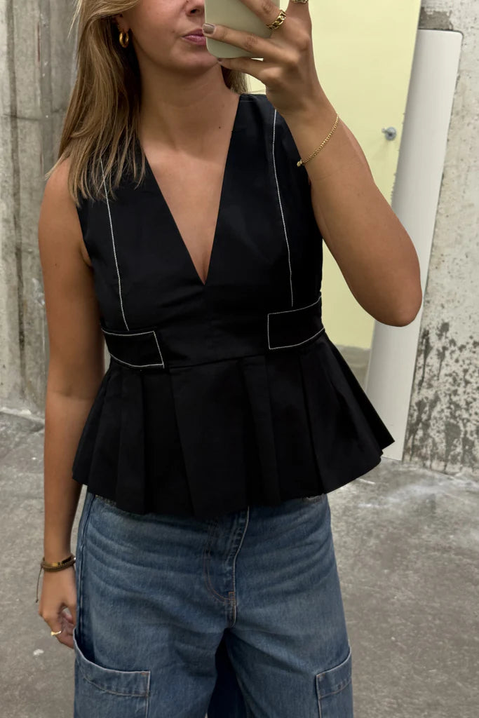 Ganni V neck top XS