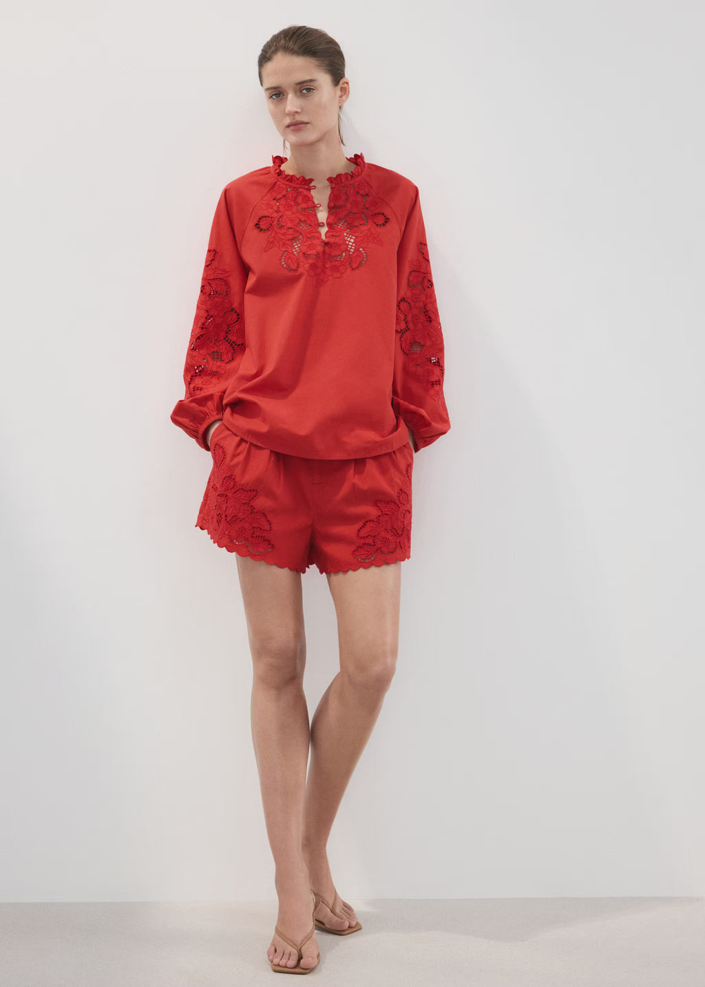MNG RED SHORTS UK 12
