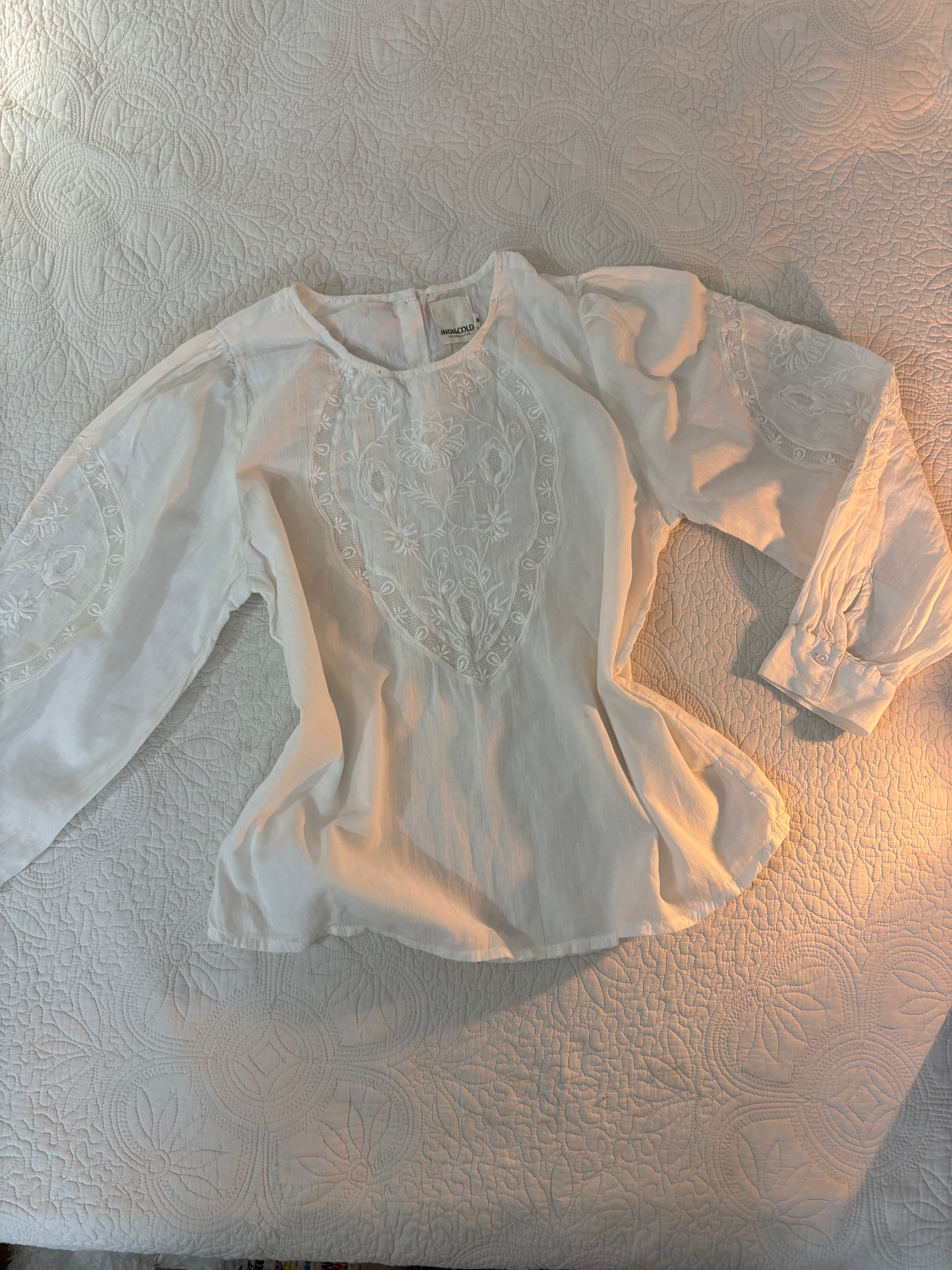 Indi&Cold embroidered top M